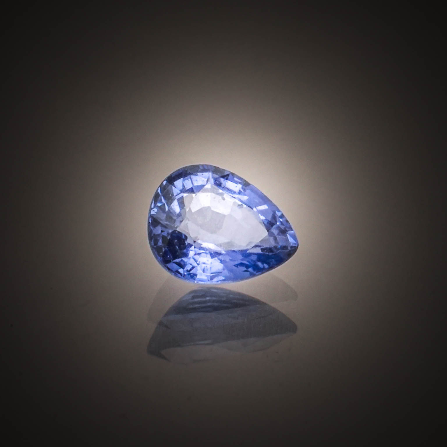 Améthyste ovale sur papier. - Lazuli