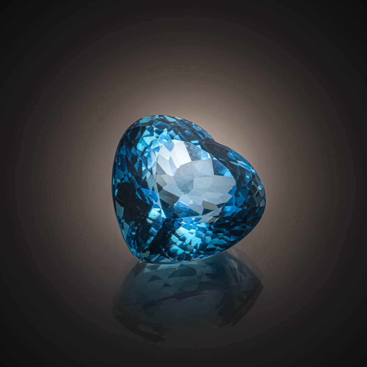 Lot de cinq cyanites bleues ovales sur papier. - Lazuli