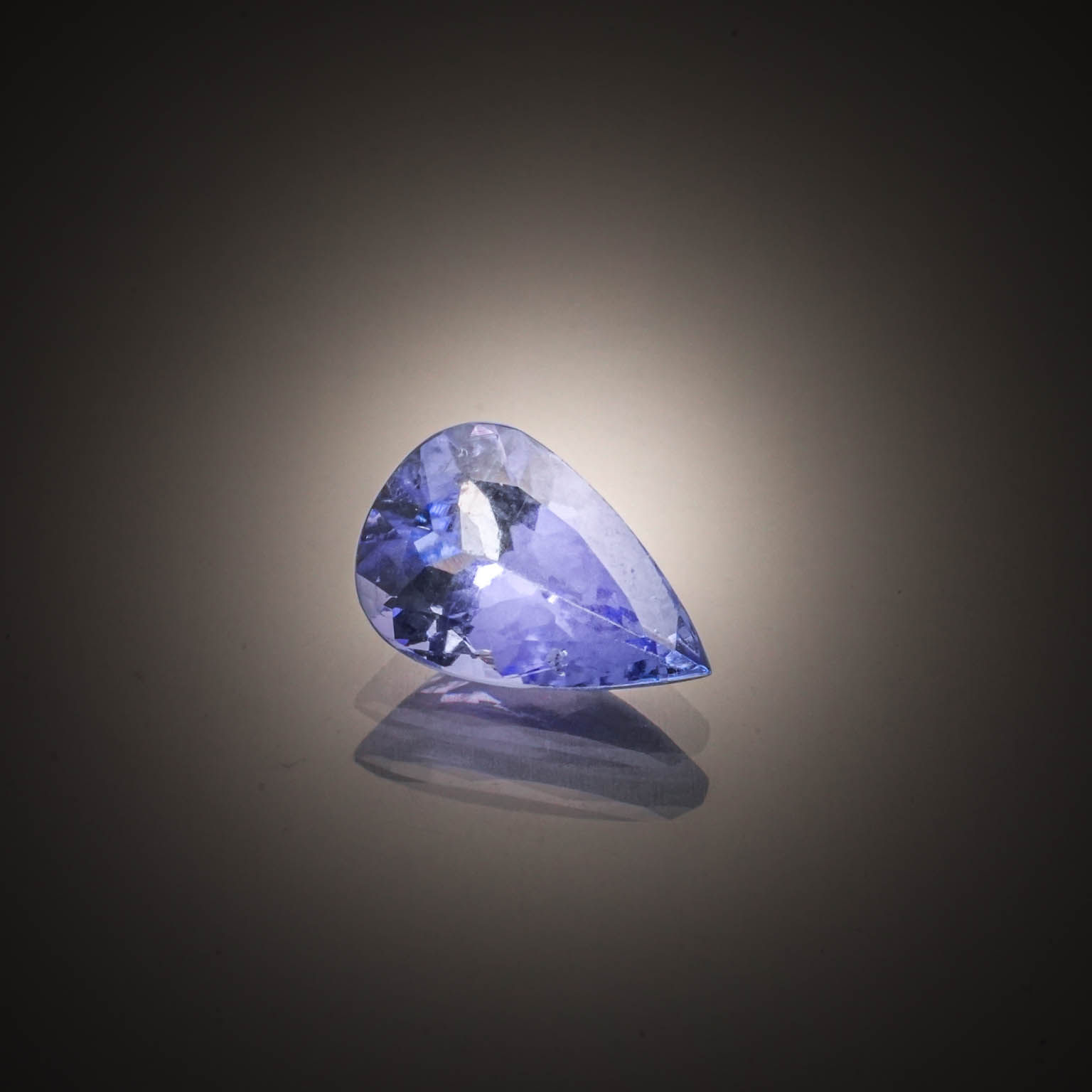 Lot de tanzanites trillions sur papier. - Lazuli