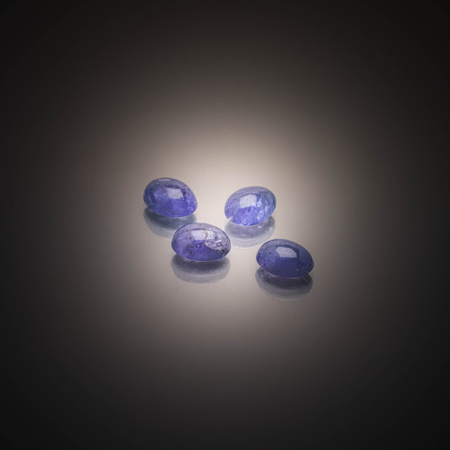 Lot de tanzanites marquises sur papier. - Lazuli