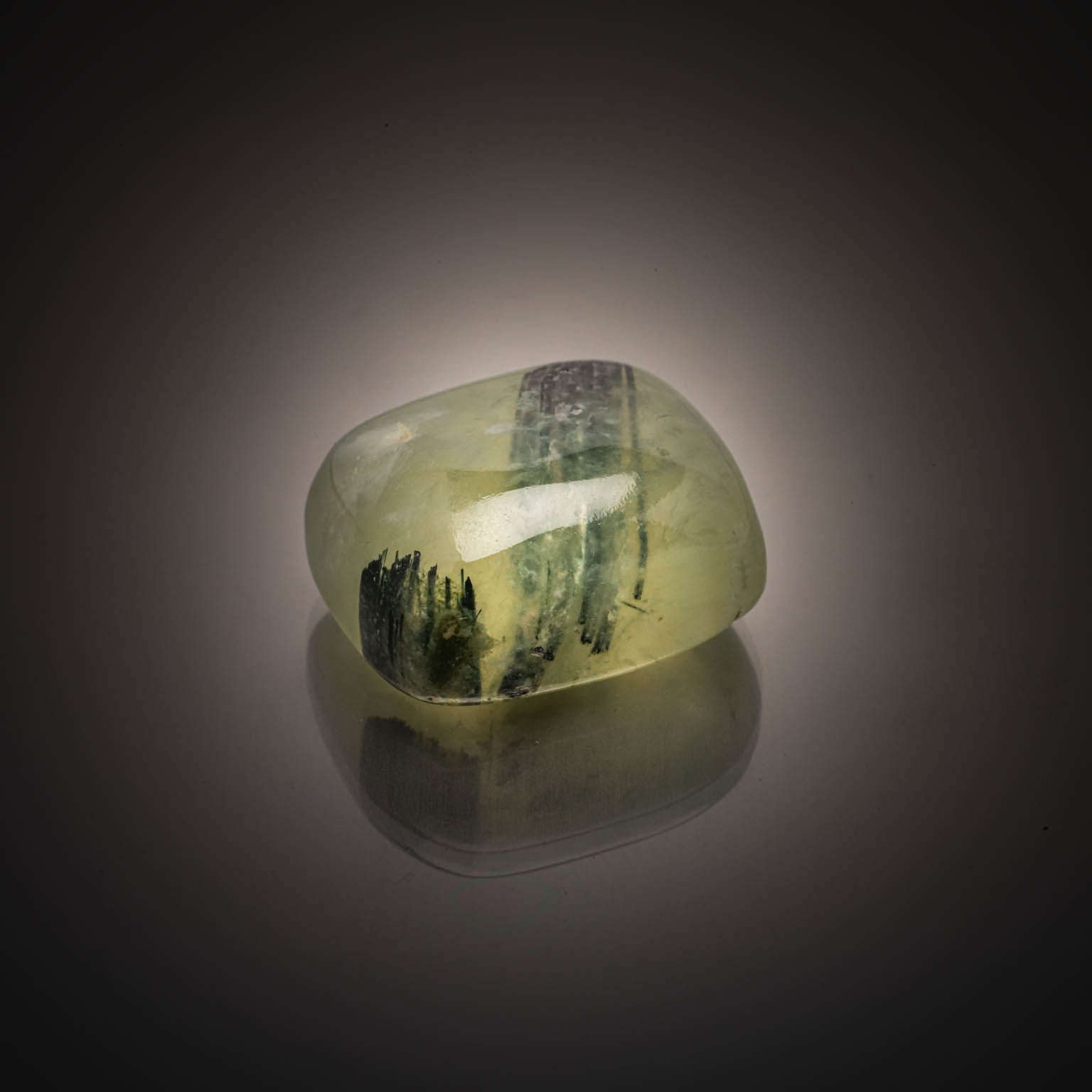 Quartz lemon rectangulaire sur papier. - Lazuli