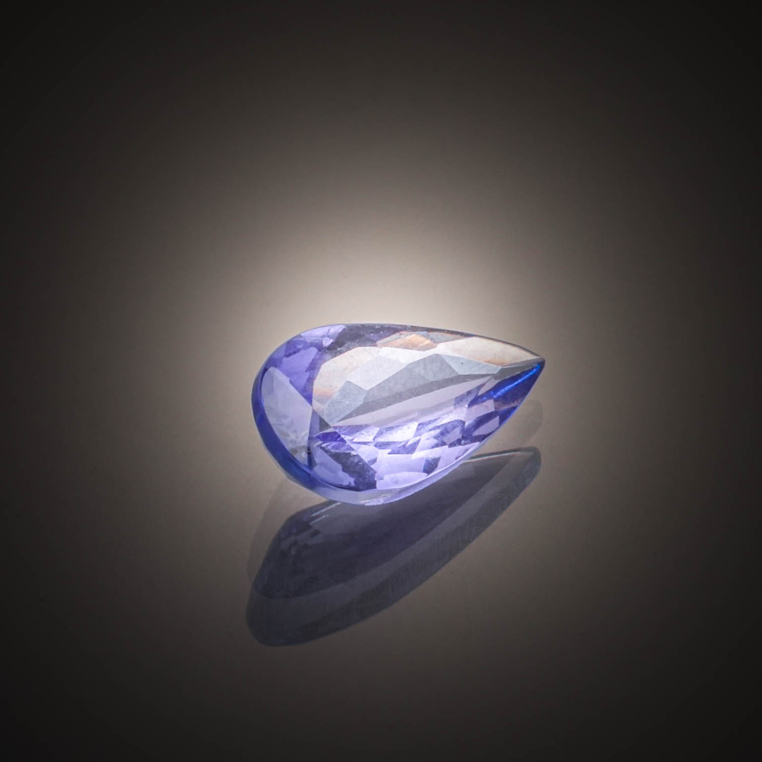 Fluorite bleue trillion sur papier. - Lazuli