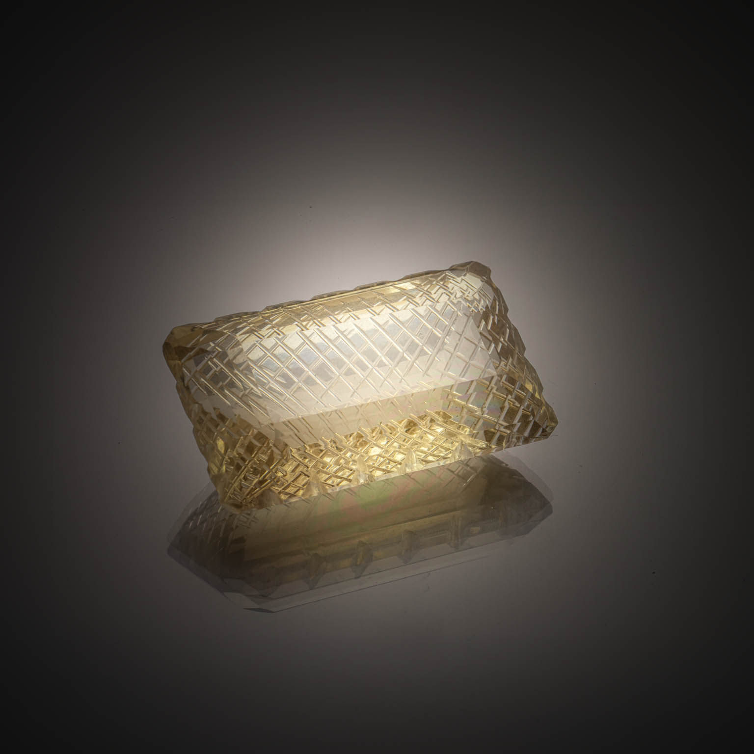 Quartz lemon rectangulaire sur papier. - Lazuli