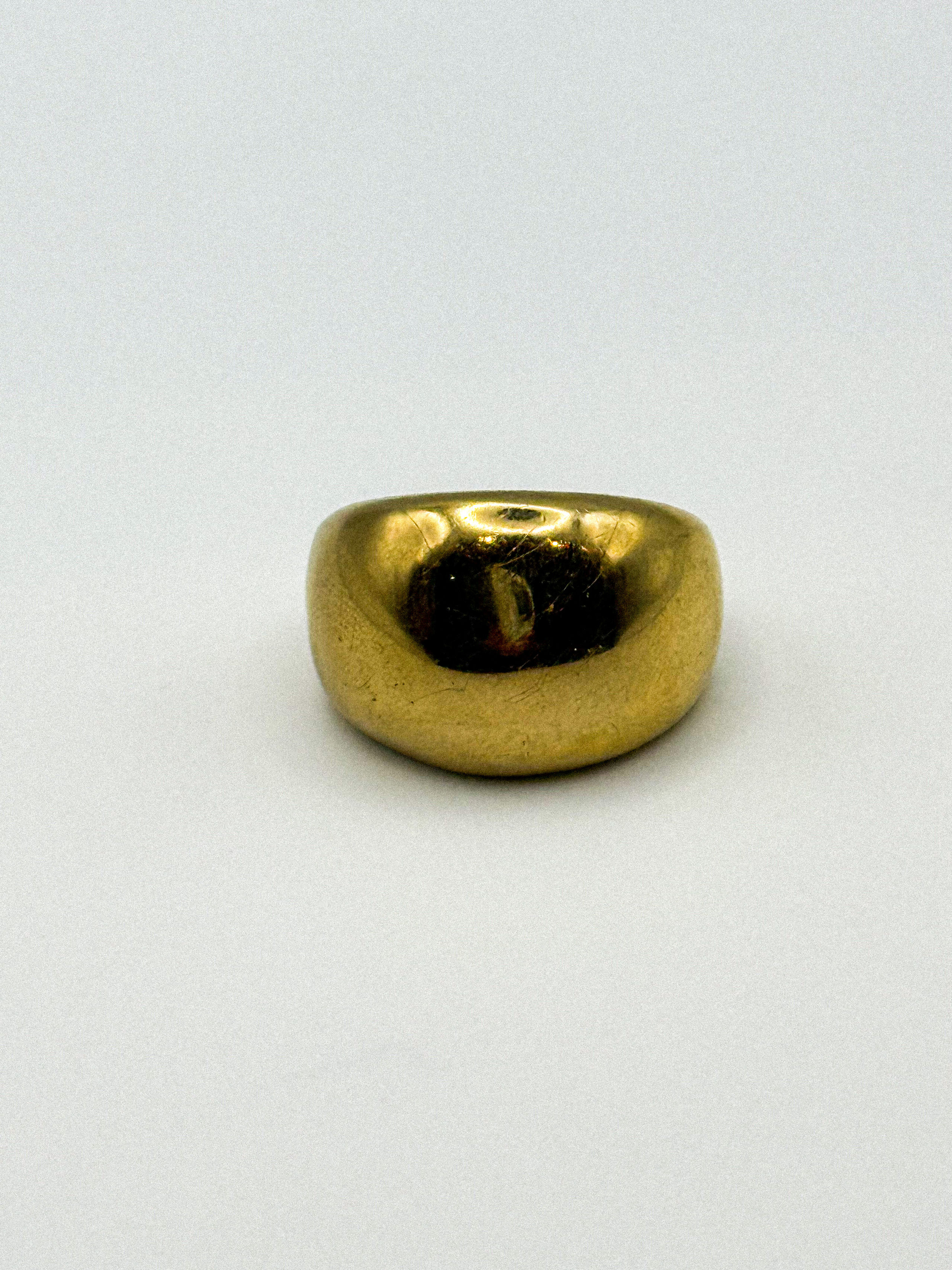 Gourmette en argent ornée de trois monnaies comprenant : - Lazuli