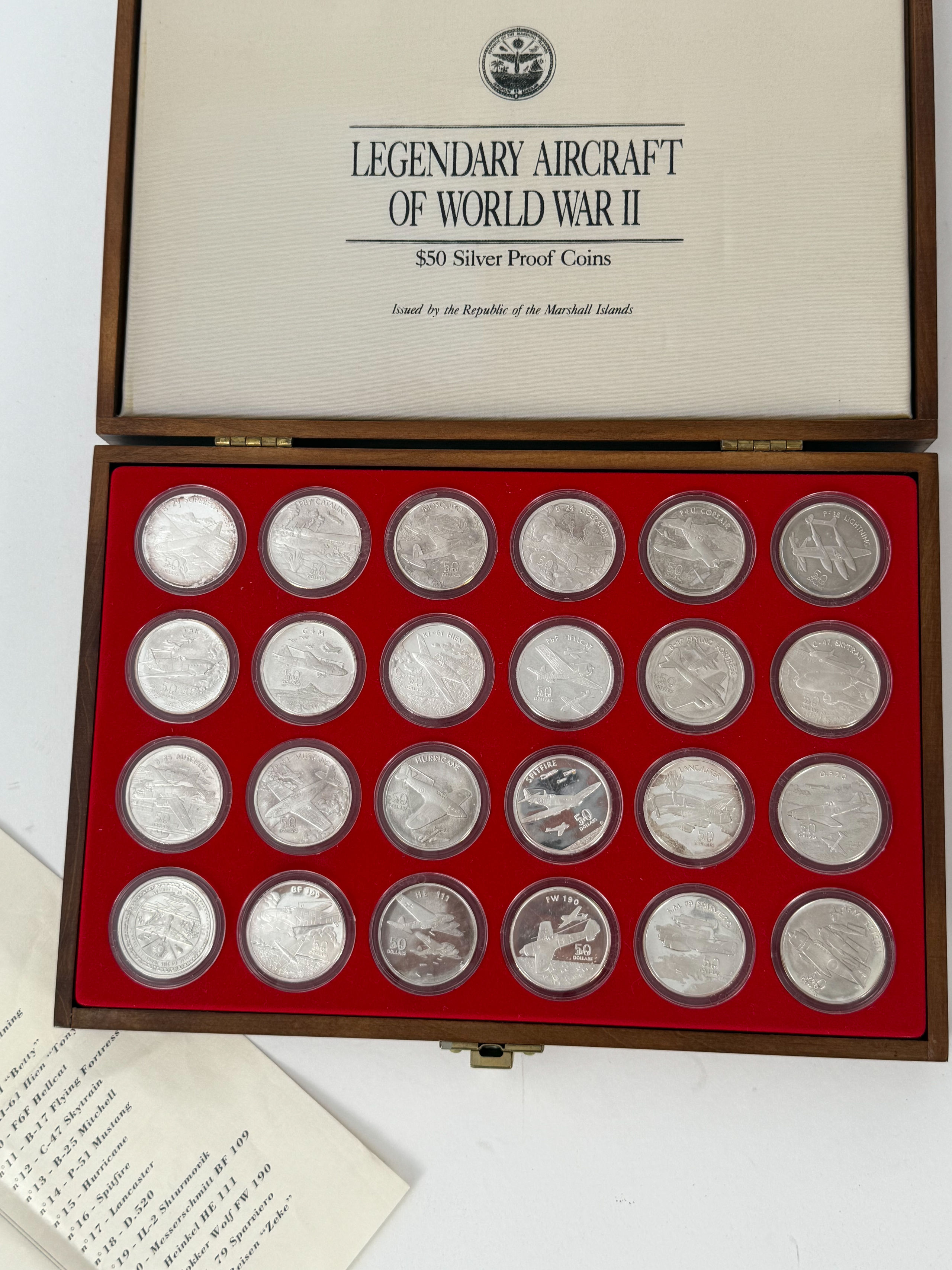 Coffret en bois, contenant 24 pièces de $50 en argent massif : République des Iles Marshall 1991 - Lazuli