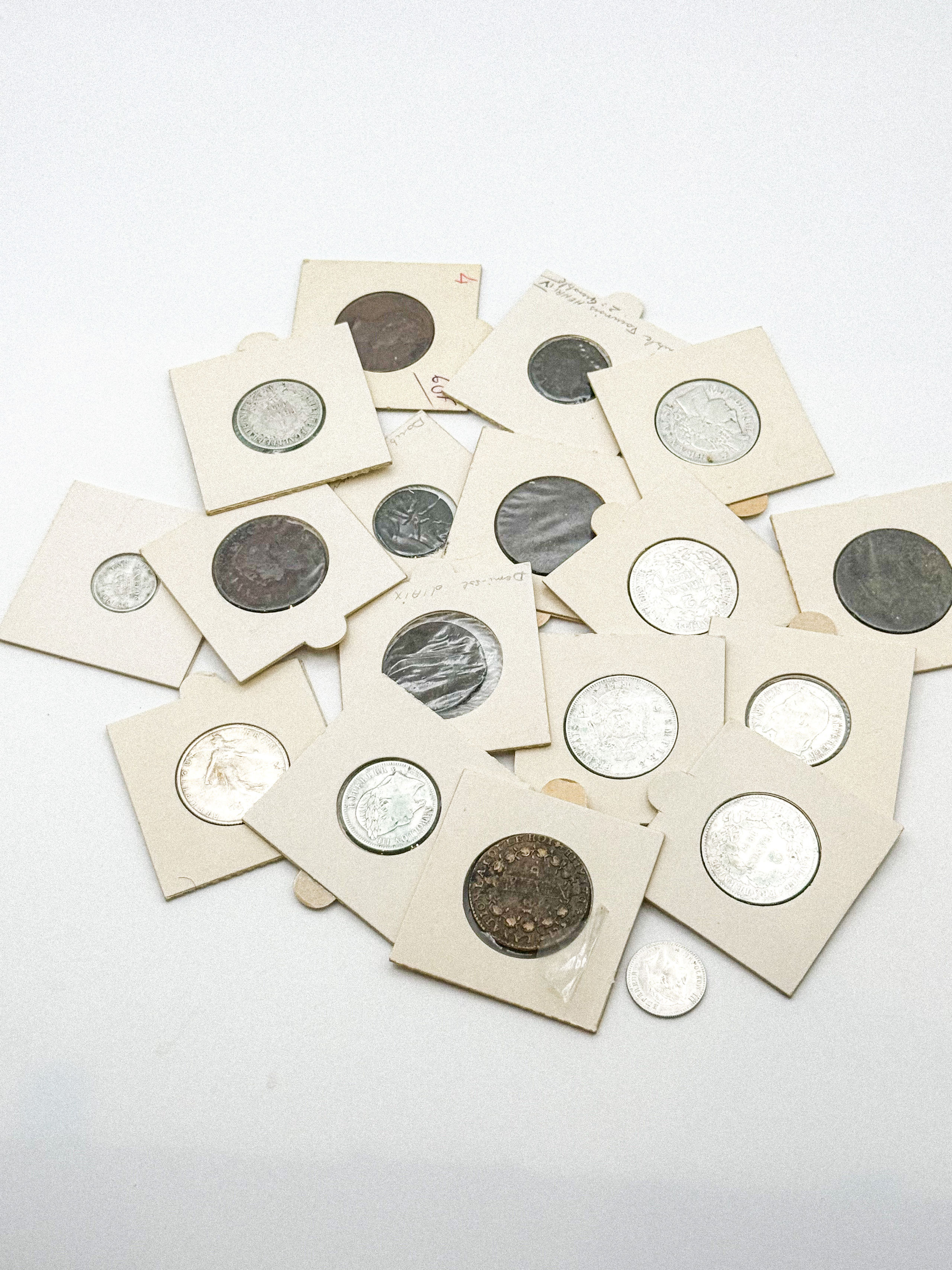 Petit lot de monnaies en cuivre et en argent dont : - Lazuli