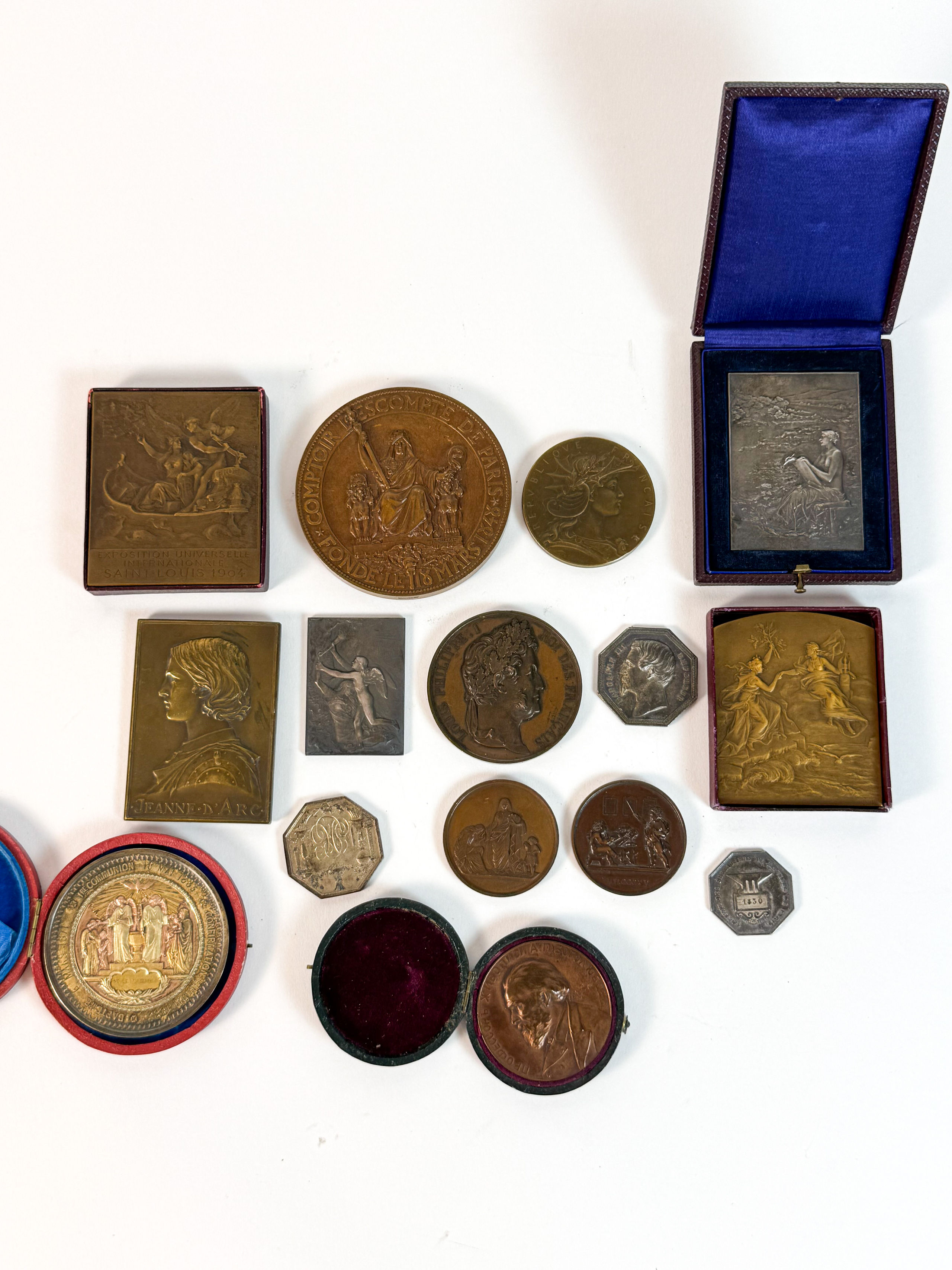 Lot de quinze médailles en bronze, bronze argenté et doré et métal - Lazuli