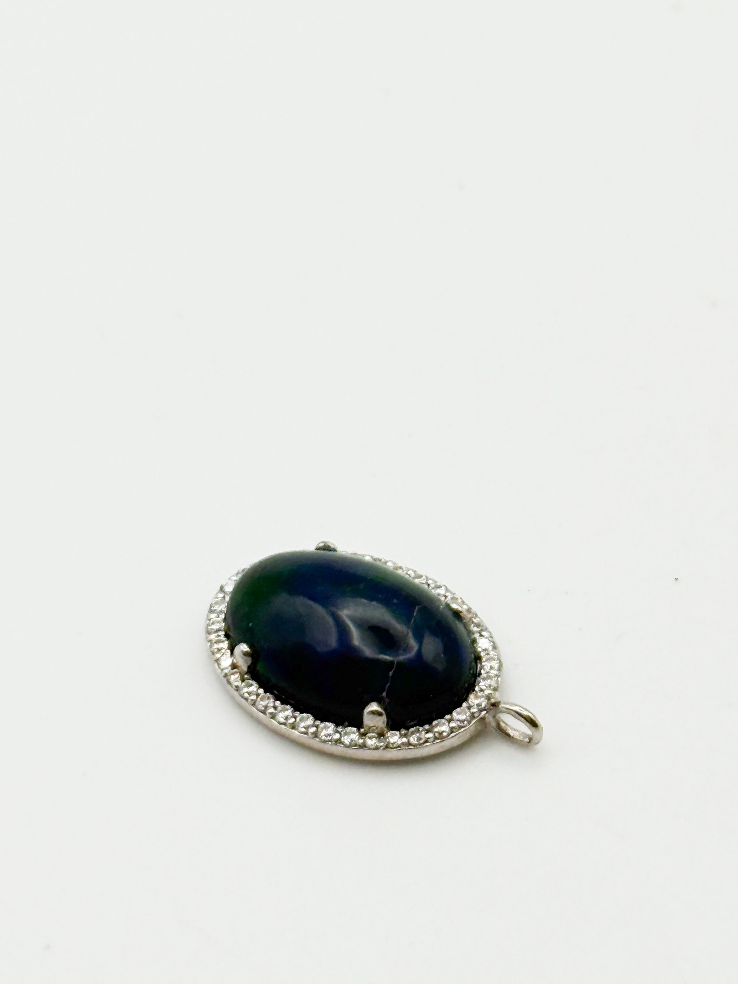 Lot de bijoux fantaisies comprenant : 3 broches animalières, une broche représentant une feuille et un clip figurant un serpent. - Lazuli