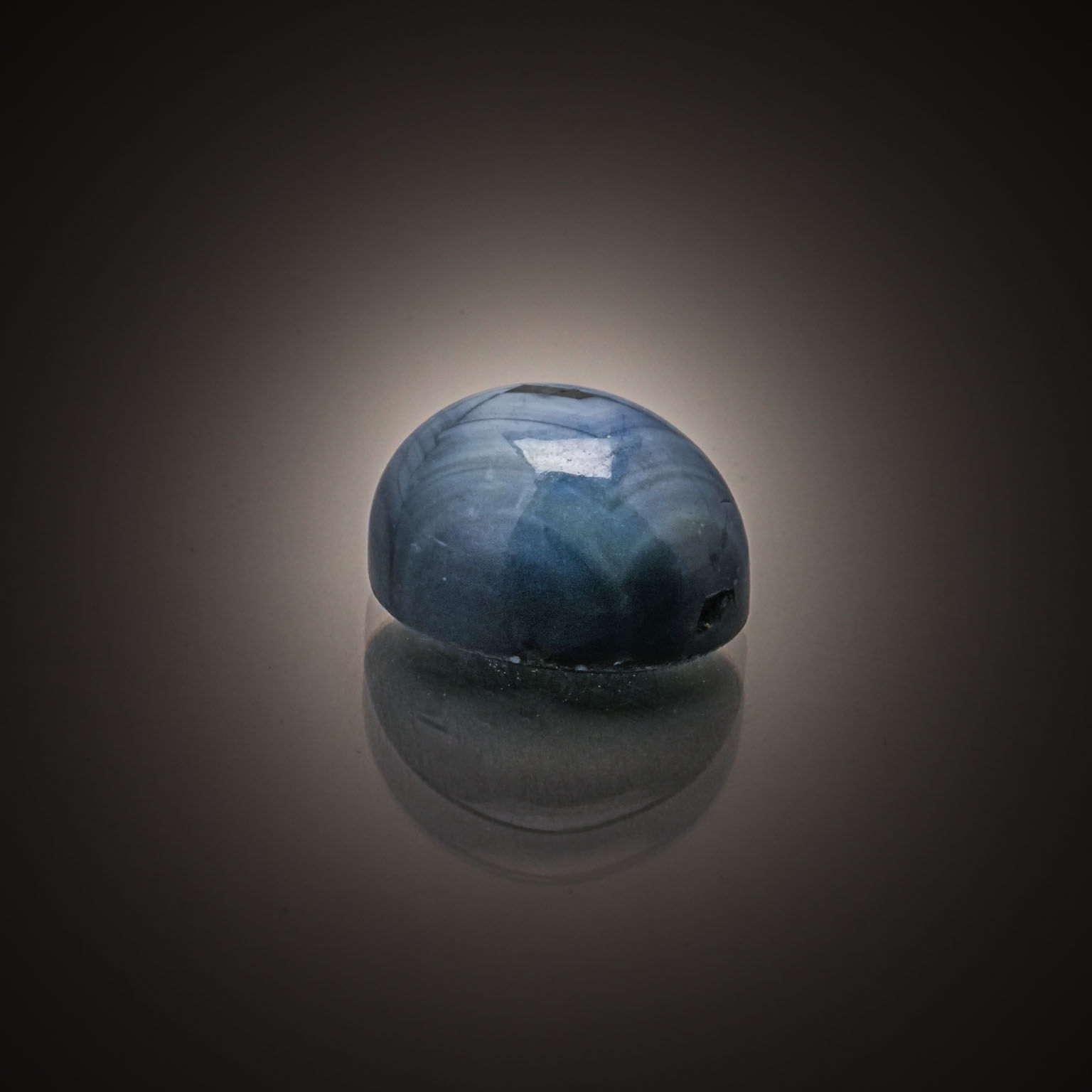 Quartz lemon ovale concave sur papier. - Lazuli