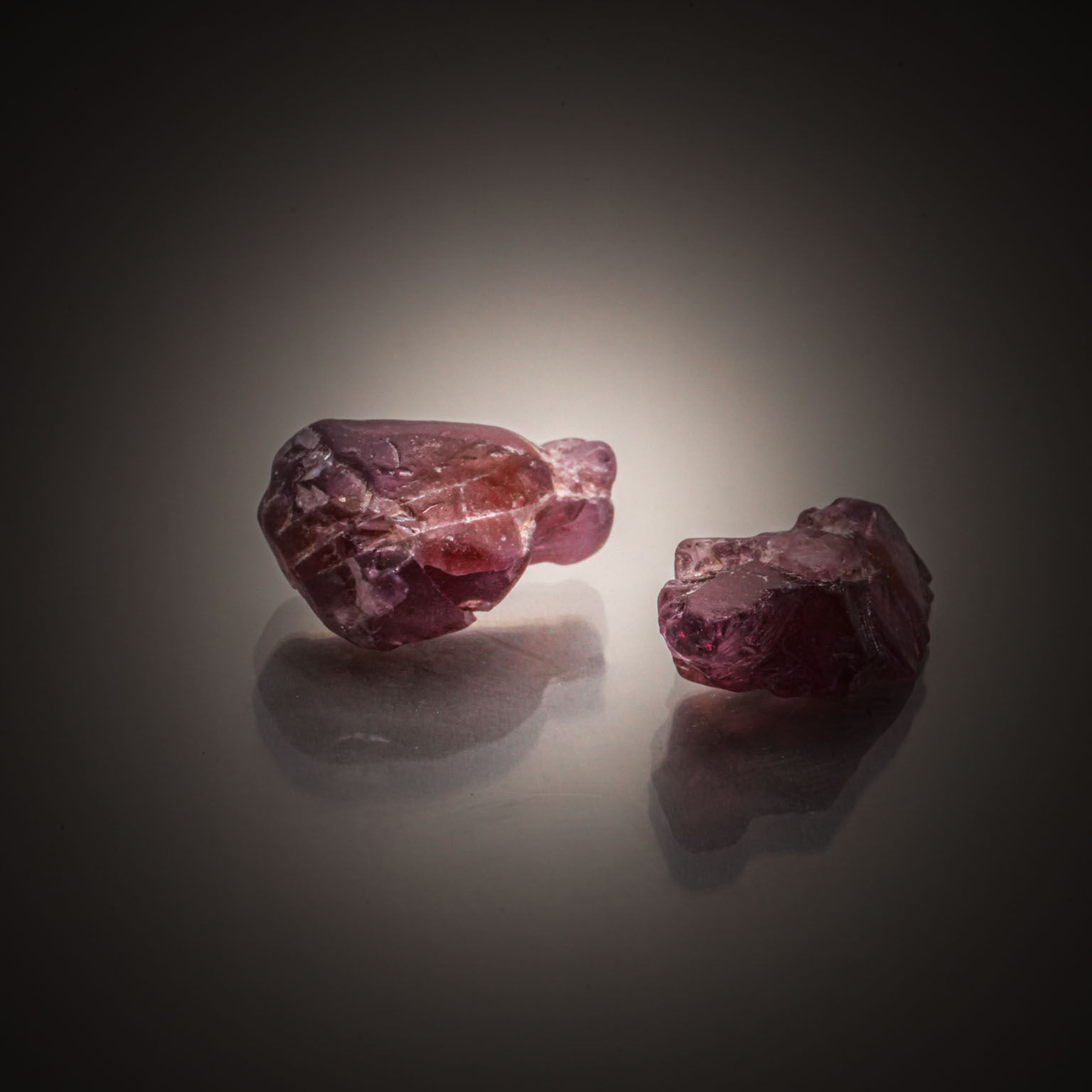 Citrine ovale sur papier. - Lazuli
