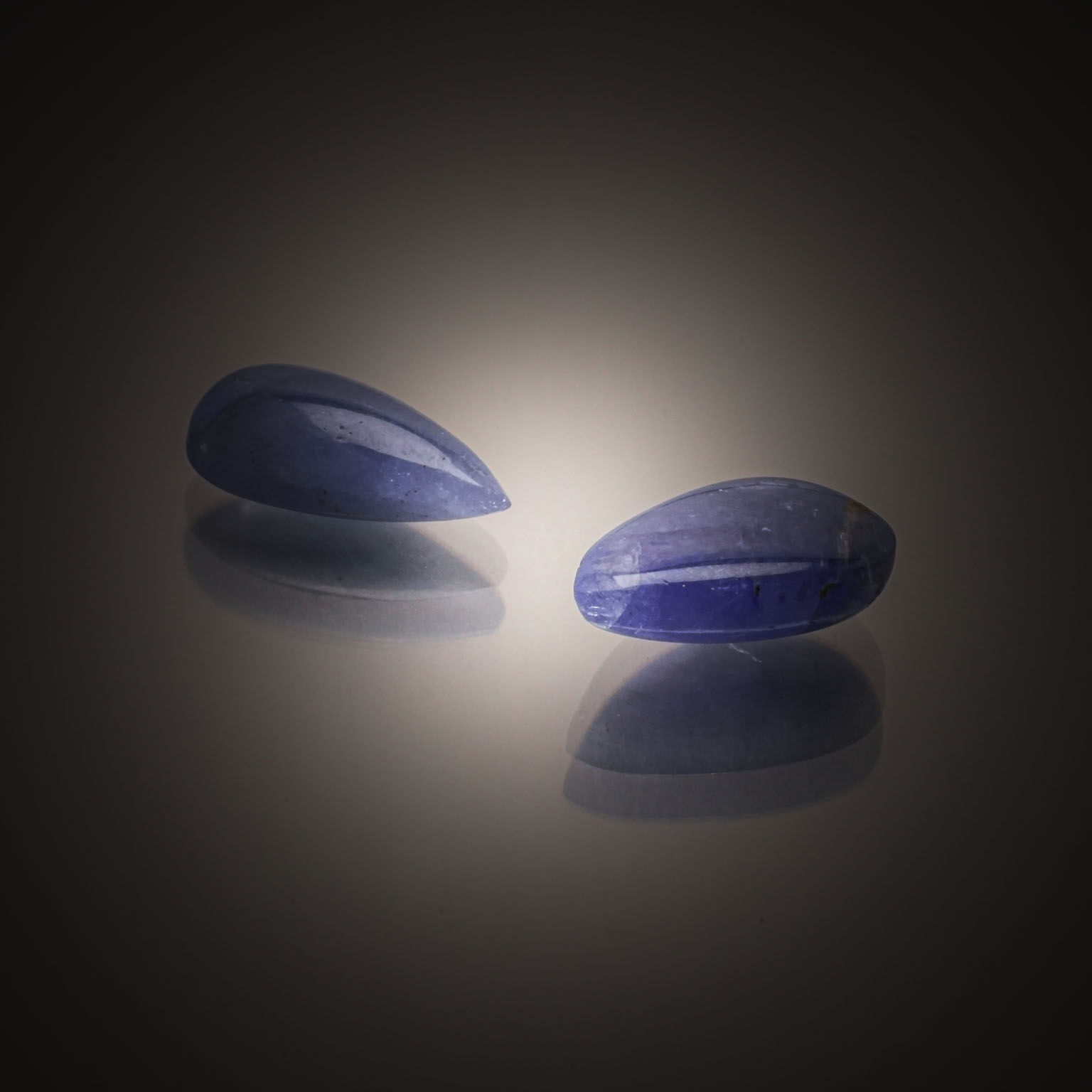 Grenat grossulaire brut sur papier. - Lazuli