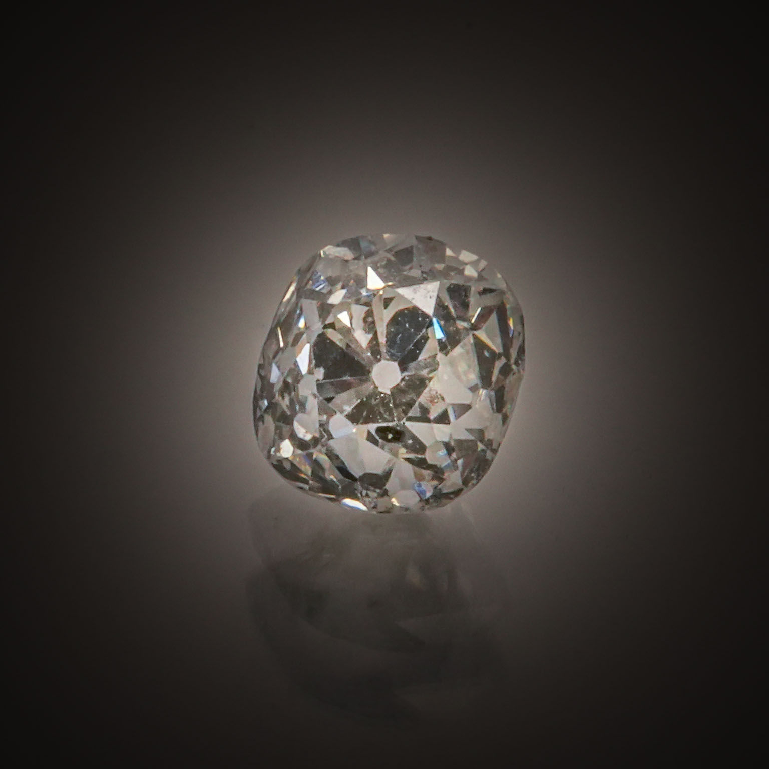 Diamant taille ancienne sur papier. - Lazuli