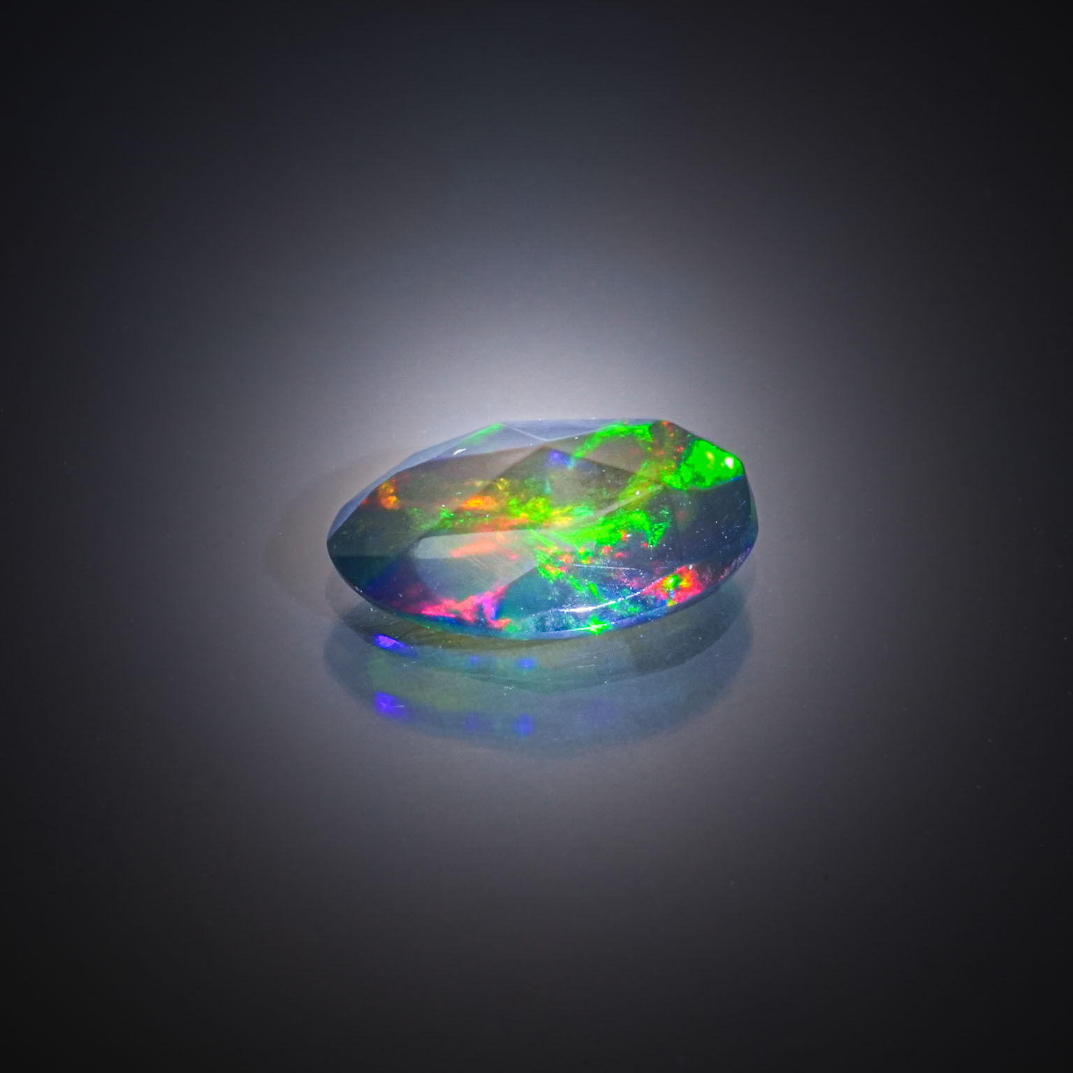 Scapolite poire sur papier. - Lazuli