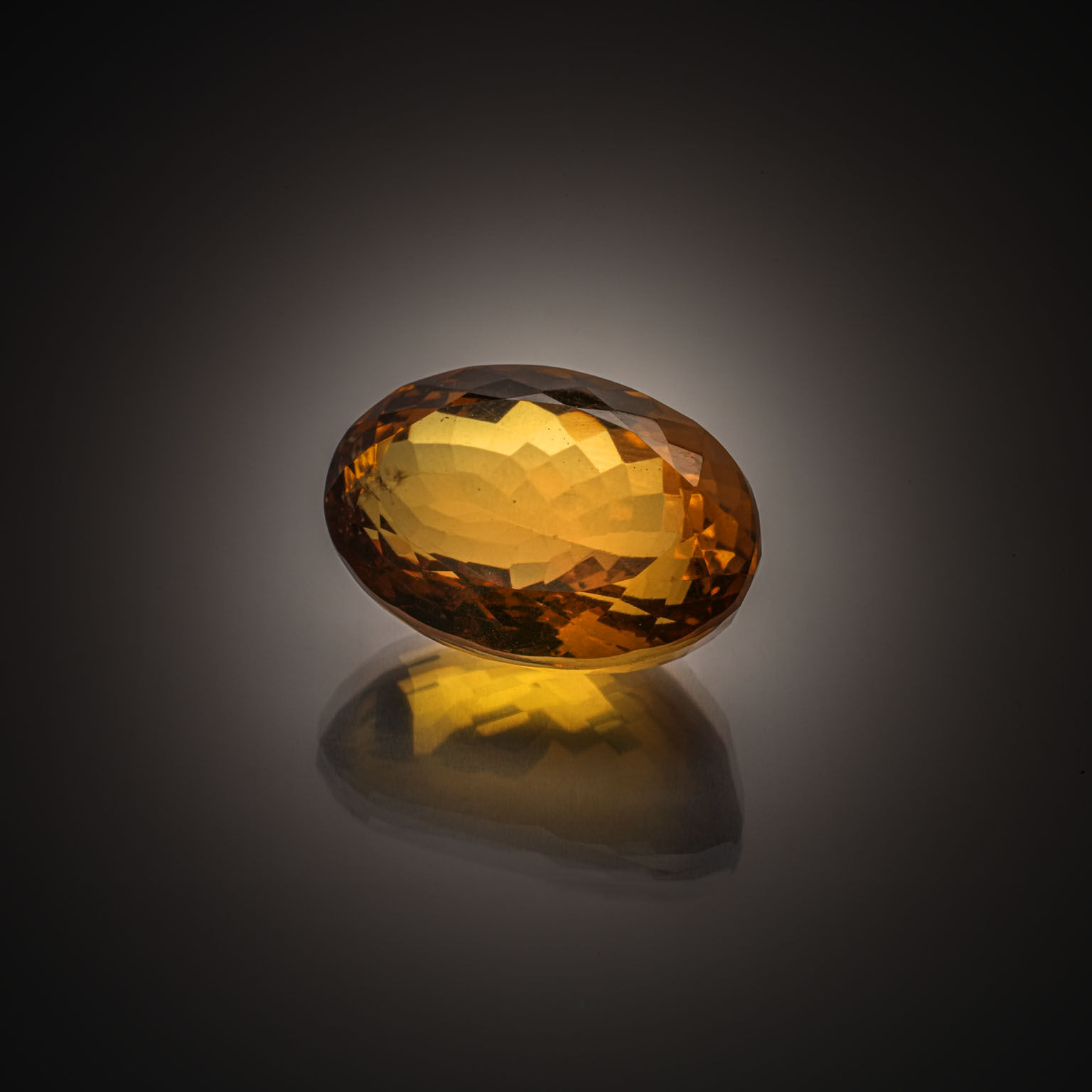 Citrine ovale sur papier. - Lazuli