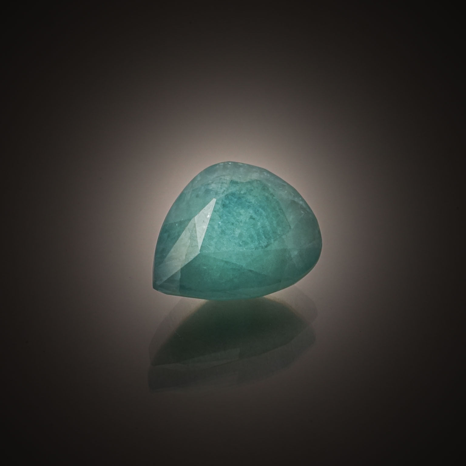 Grandidierite poire sur papier. - Lazuli