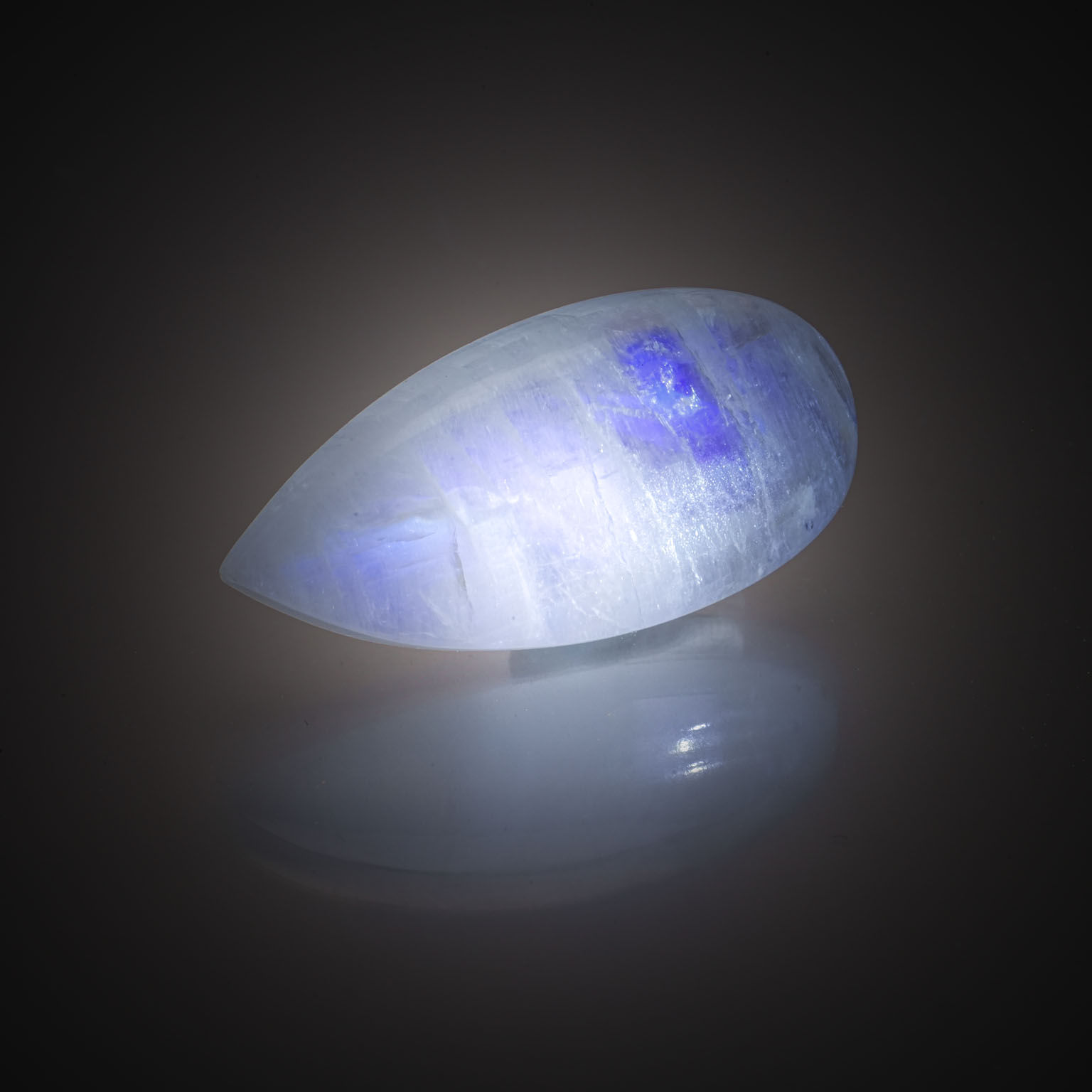 Emeraude rectangulaire sur papier. - Lazuli