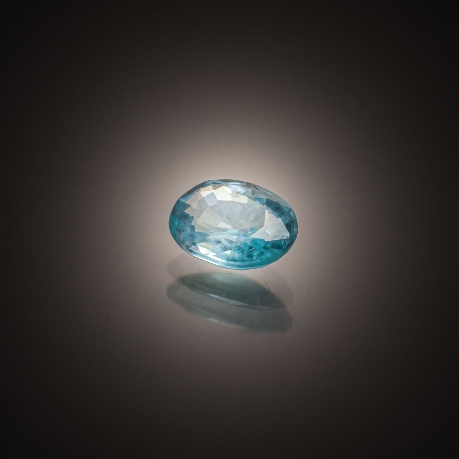 Rubis/zoïsite rectangulaire sur papier. - Lazuli