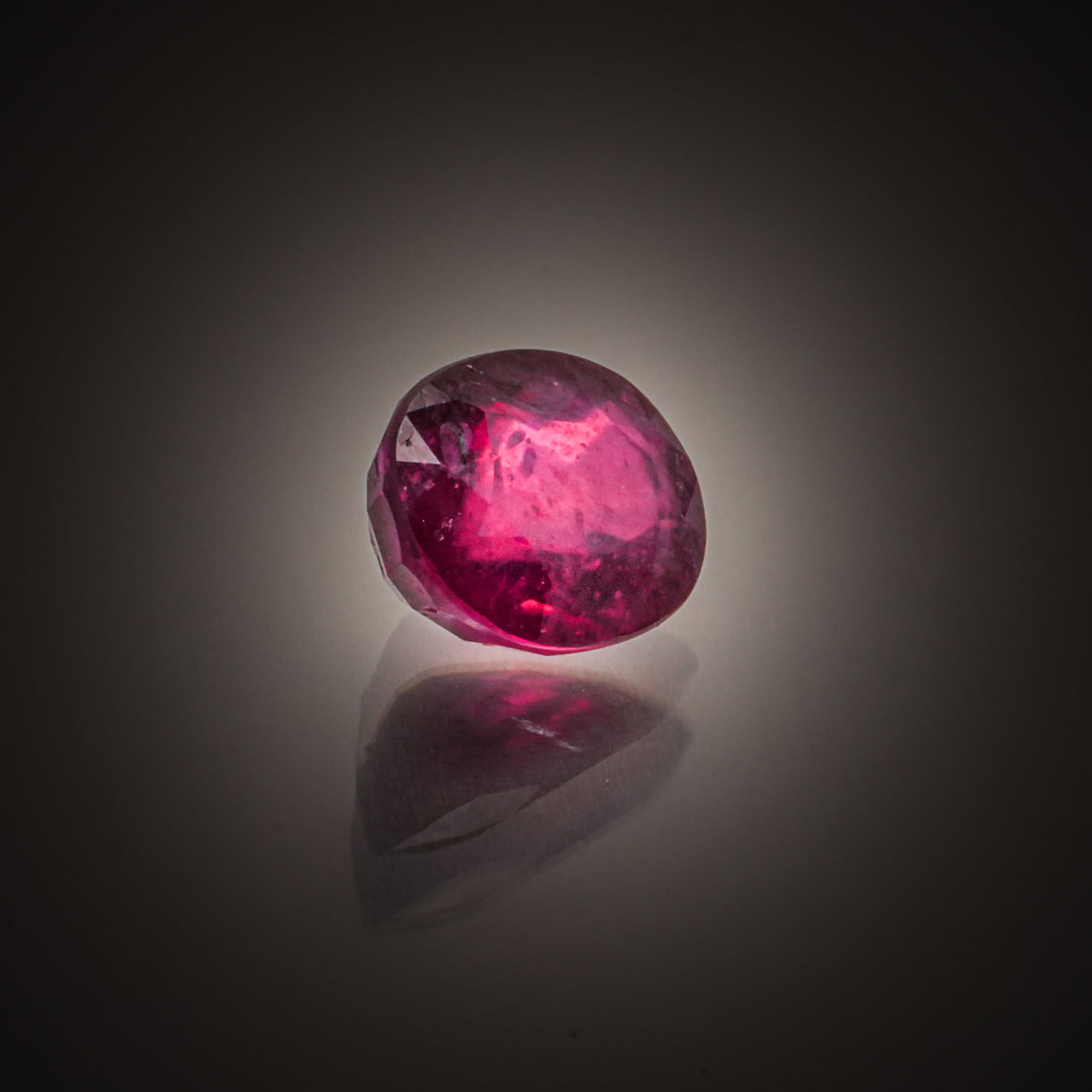 Quartz rose brut sur papier. - Lazuli