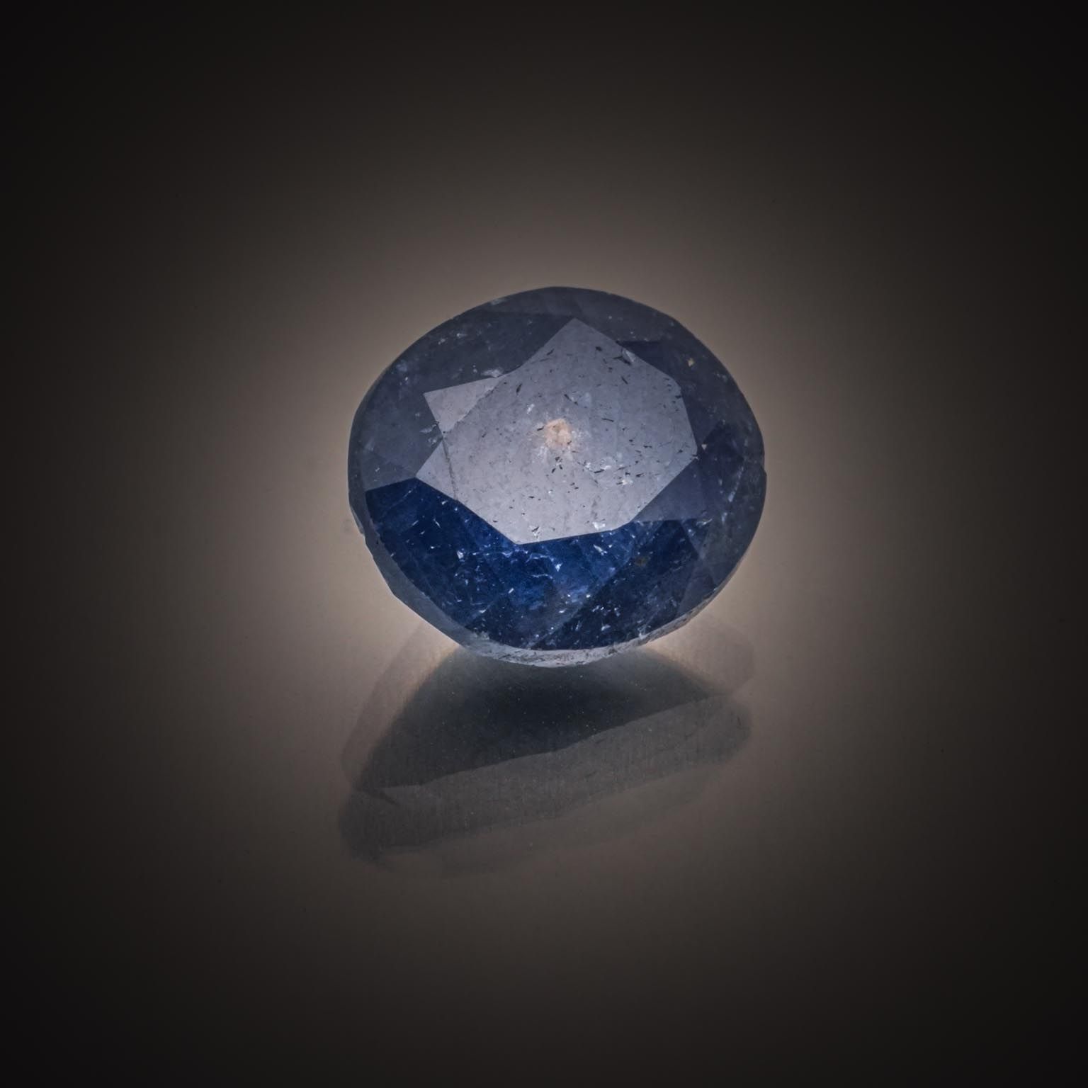 Appairage de citrines ovales sur papier. - Lazuli