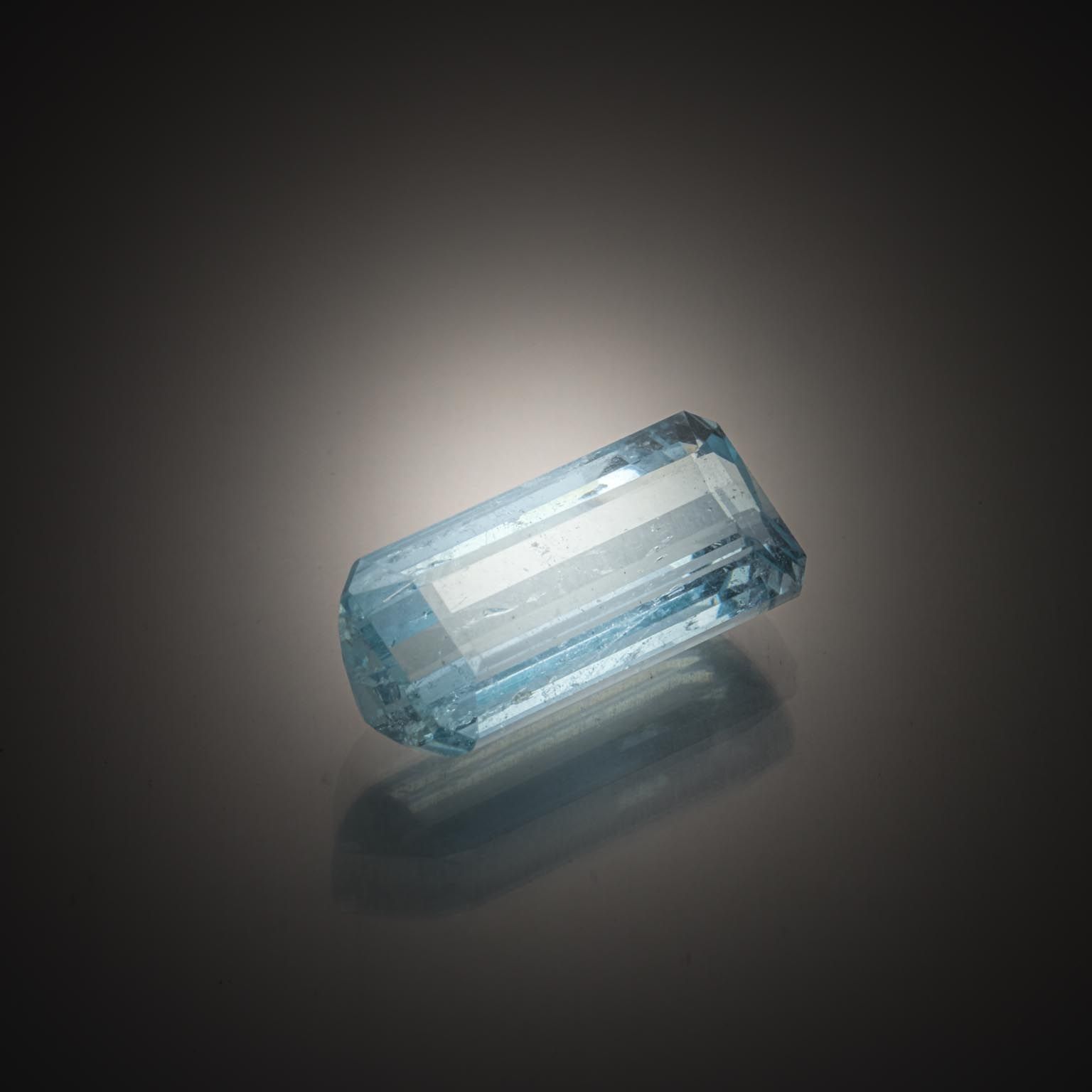 Quartz lemon ovale concave sur papier. - Lazuli