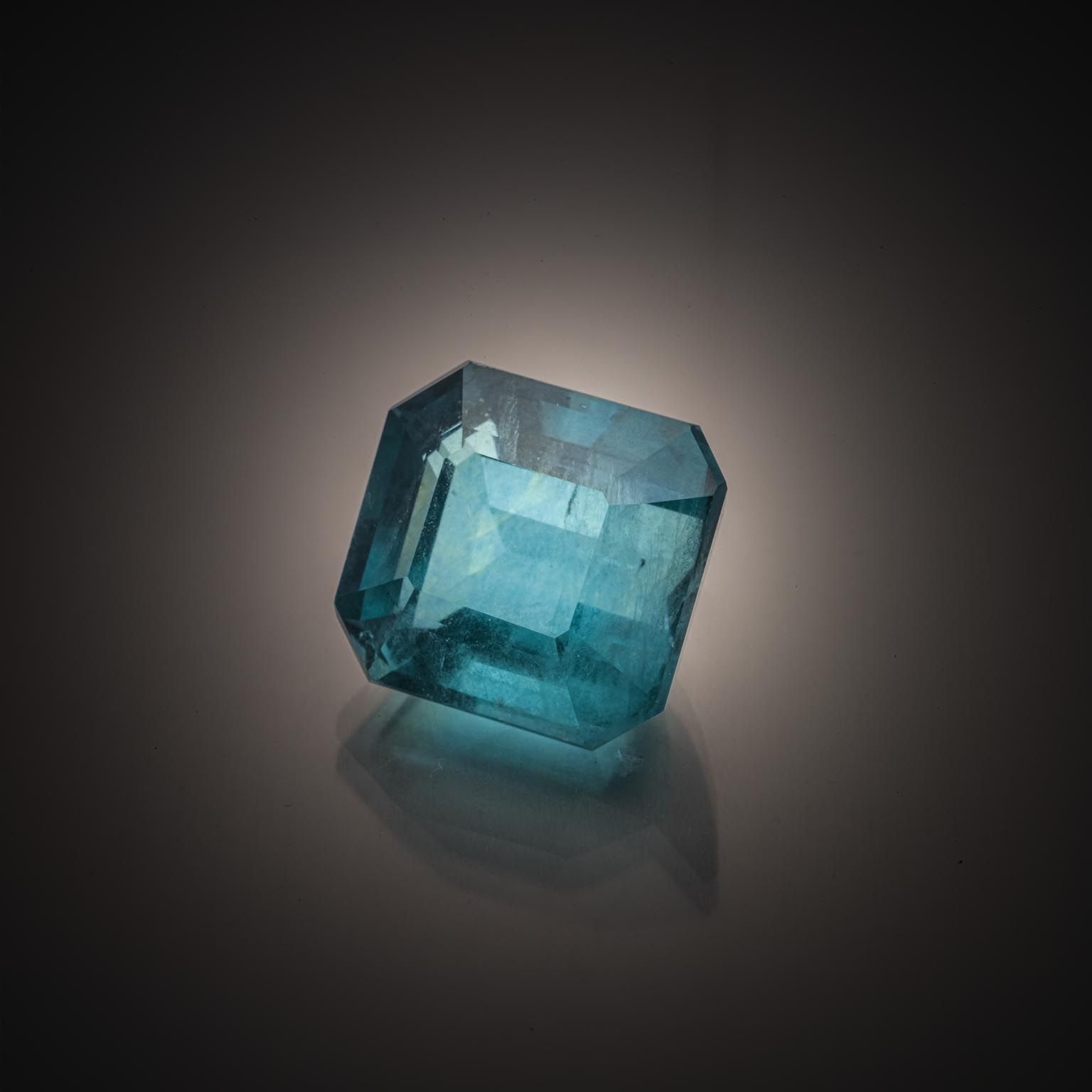 Calcédoine rectangulaire sur papier. - Lazuli