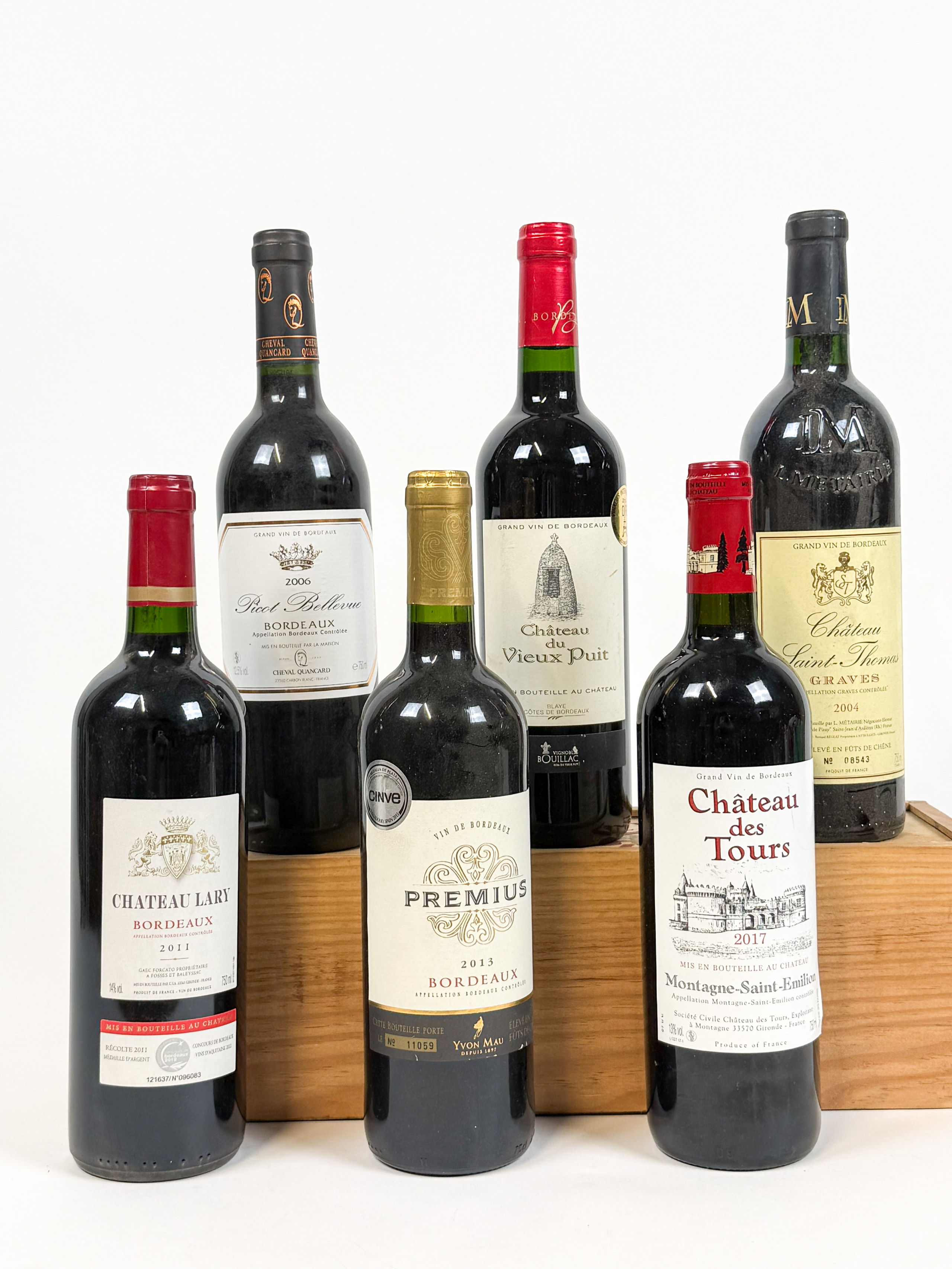 Lot de six bouteilles de Bordeaux comprenant : - Lazuli