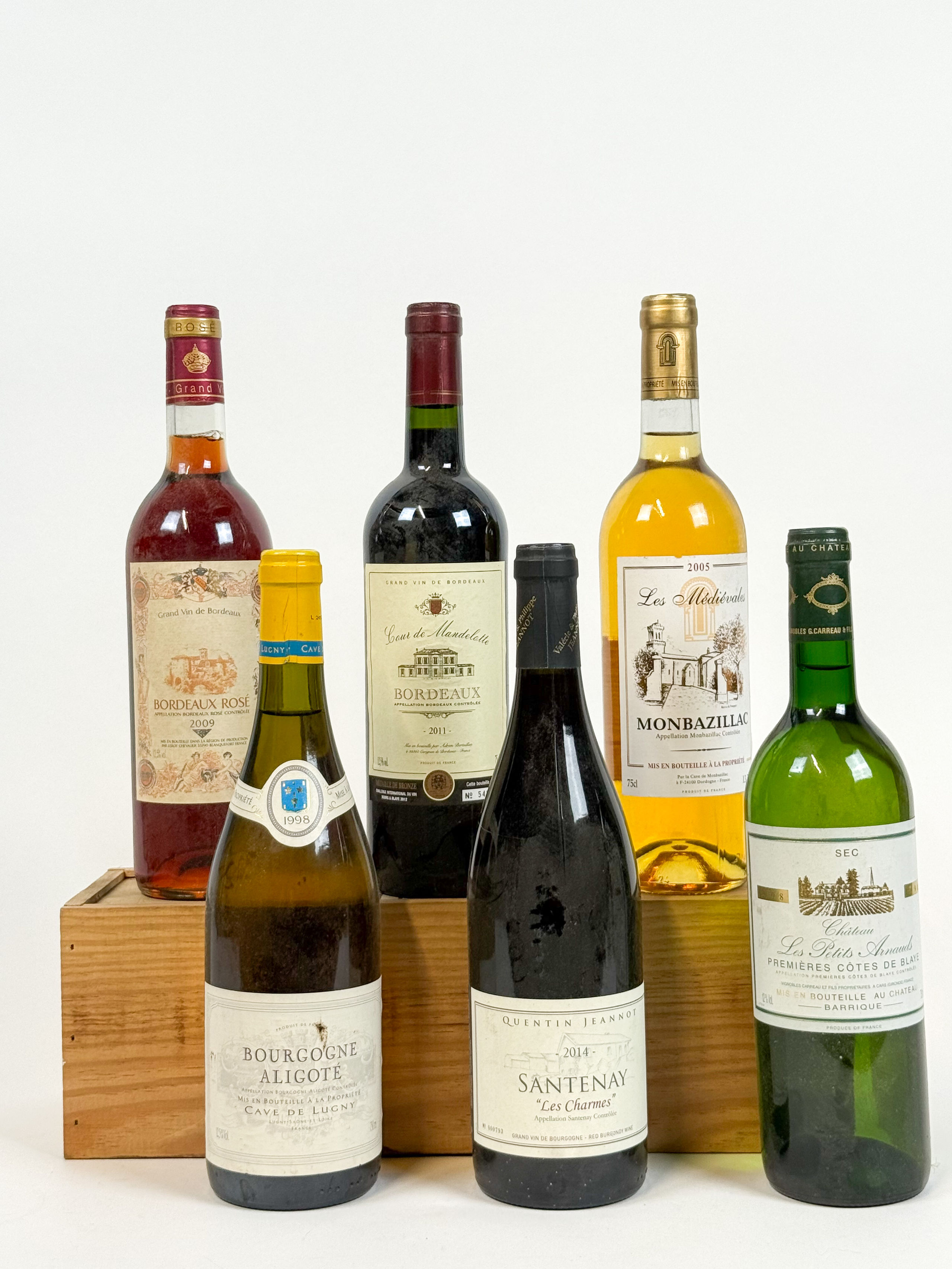 Lot de six bouteilles de vin comprenant : - Lazuli