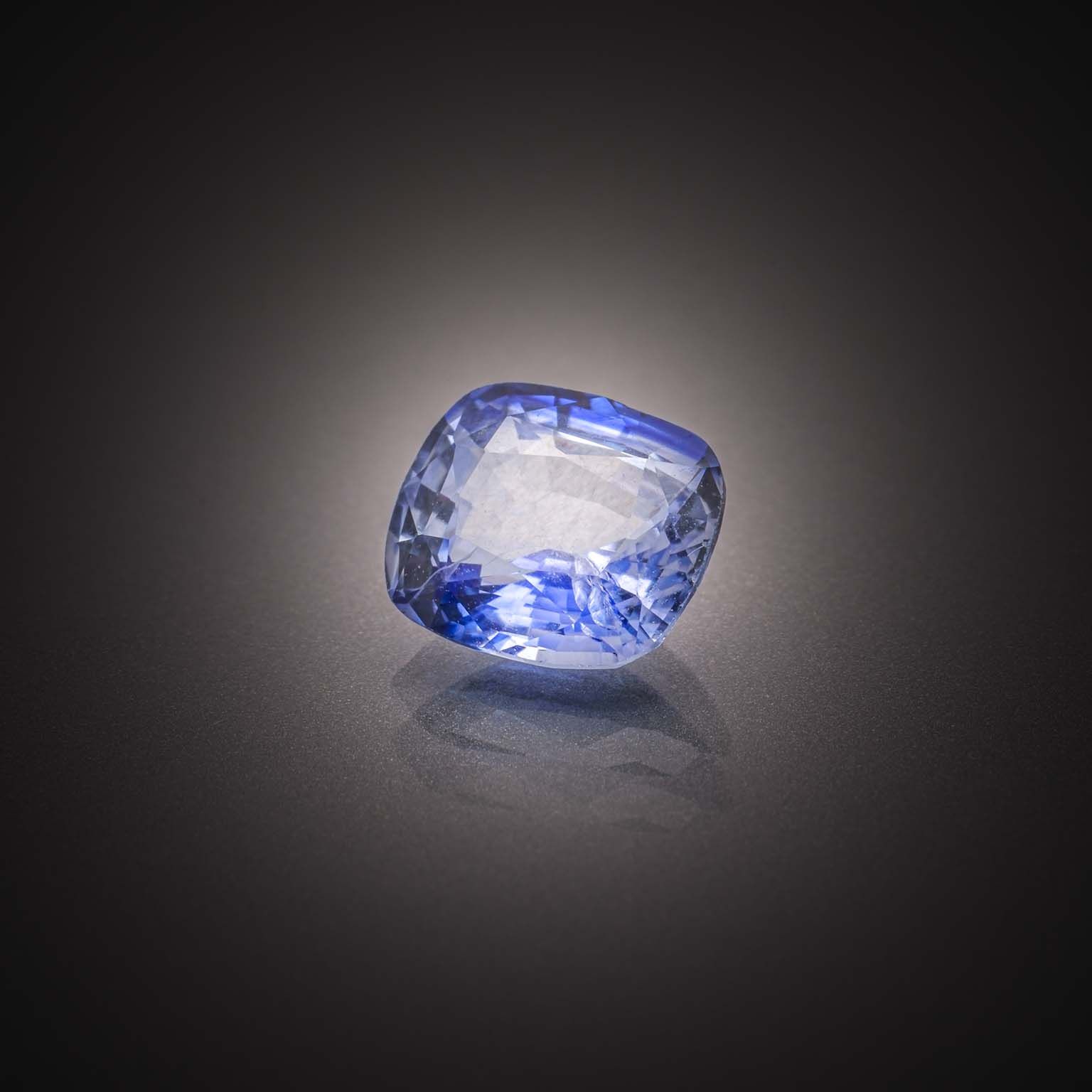 Fluorite bleue trillion sur papier. - Lazuli