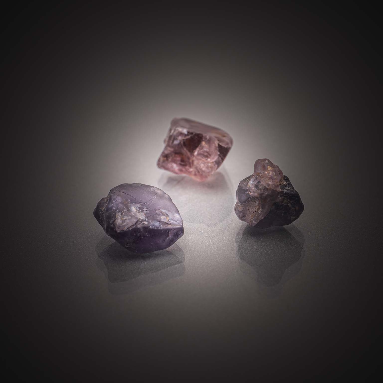 Lot de tanzanites rondes sur papier. - Lazuli