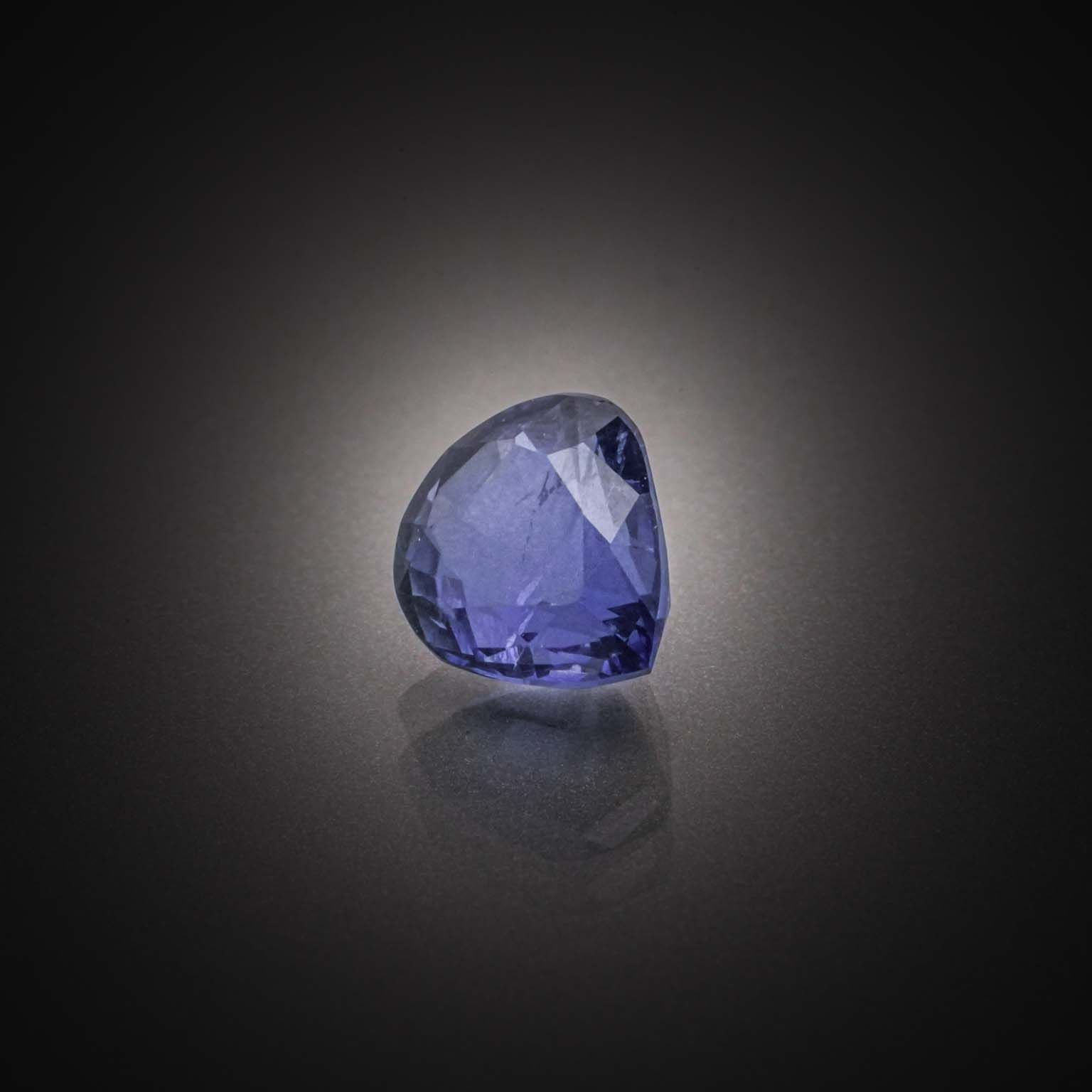 Saphir jaune ovale sur papier. - Lazuli