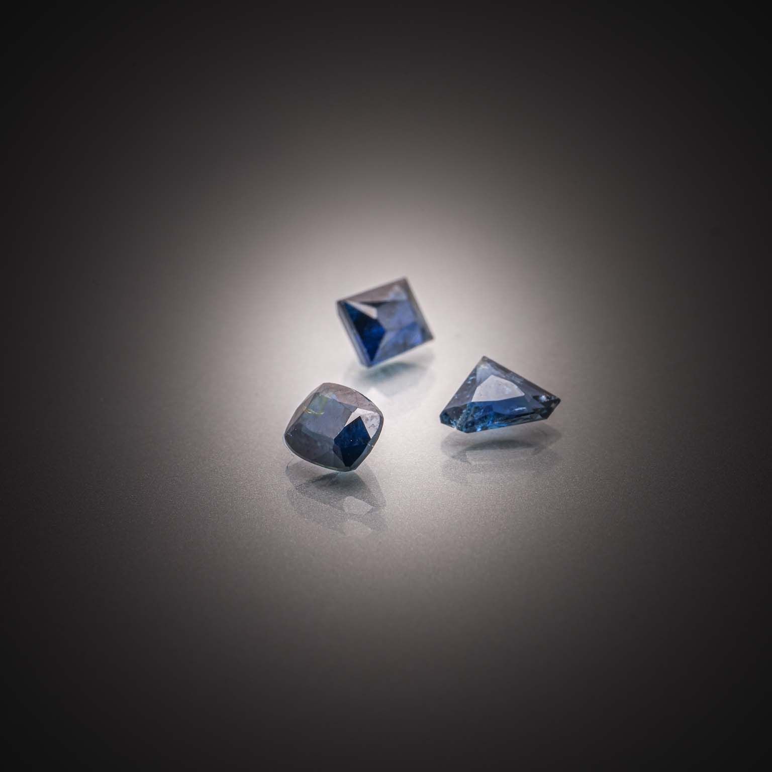 Péridot trillion sur papier. - Lazuli