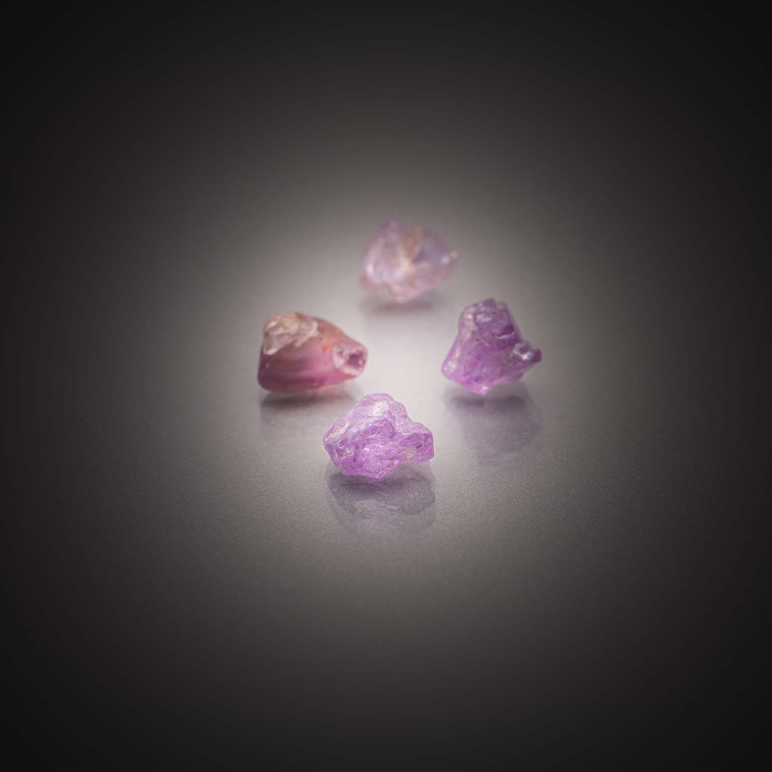 Appairage de jadéites ovales cabochons sur papier. - Lazuli