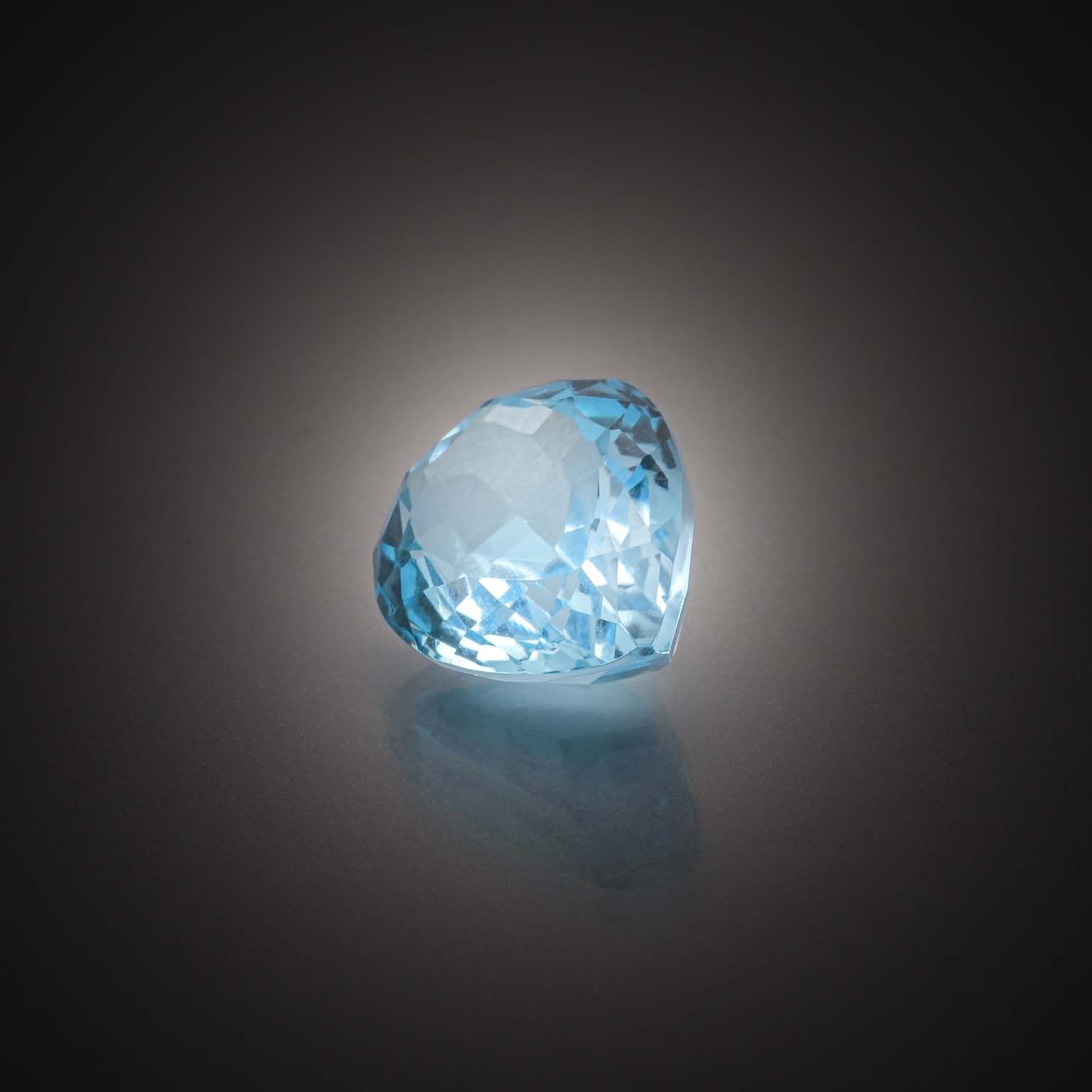 Lot de quatre tourmalines vertes cœurs et rectangulaire sur papier. - Lazuli