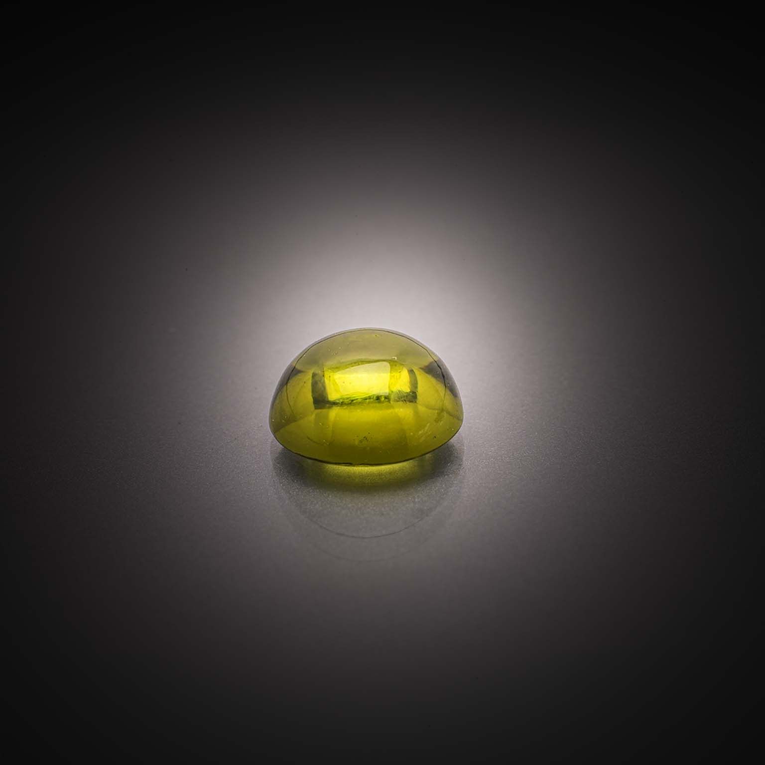 Citrine ovale sur papier. - Lazuli