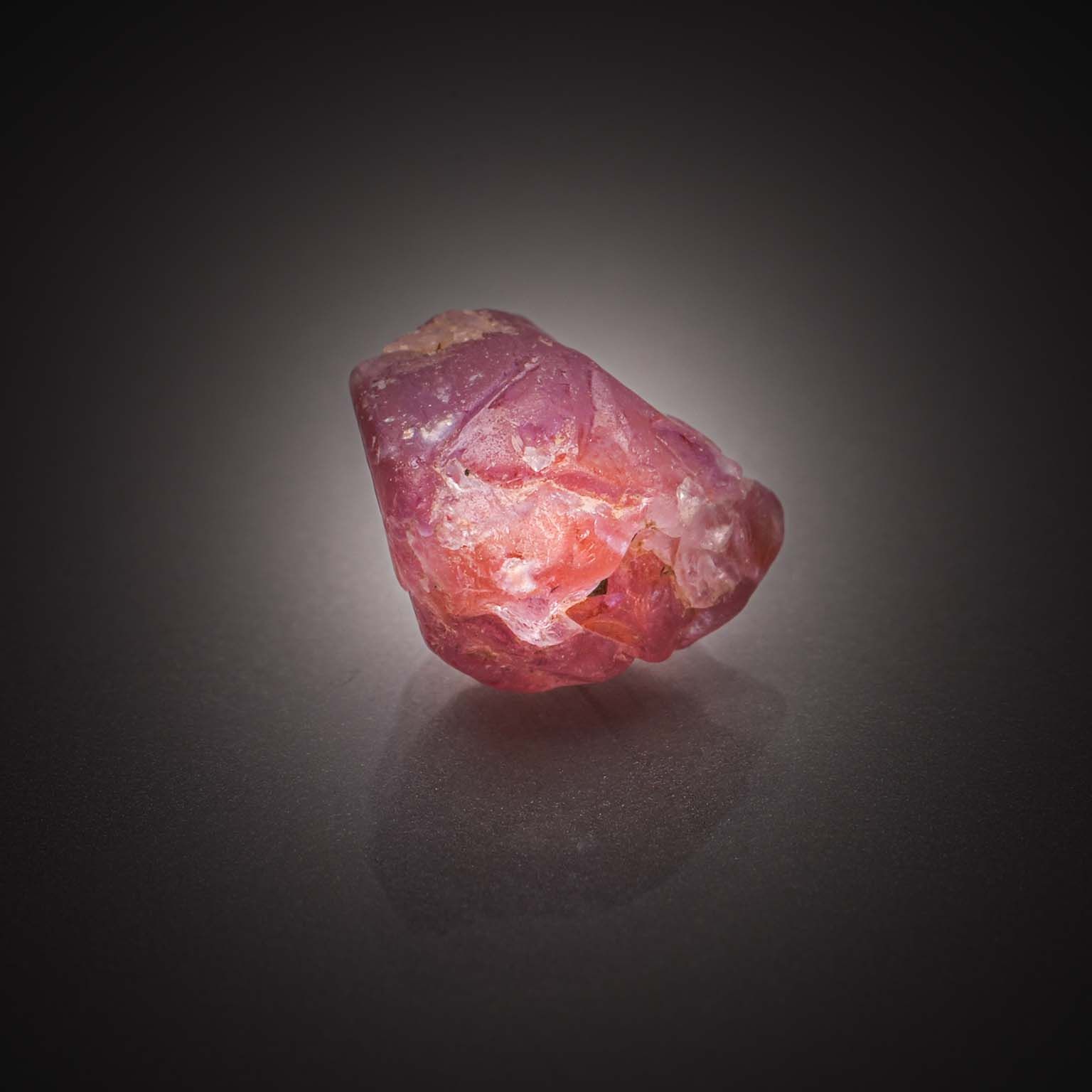 Lot de saphirs padparadschas ronds sur papier. - Lazuli