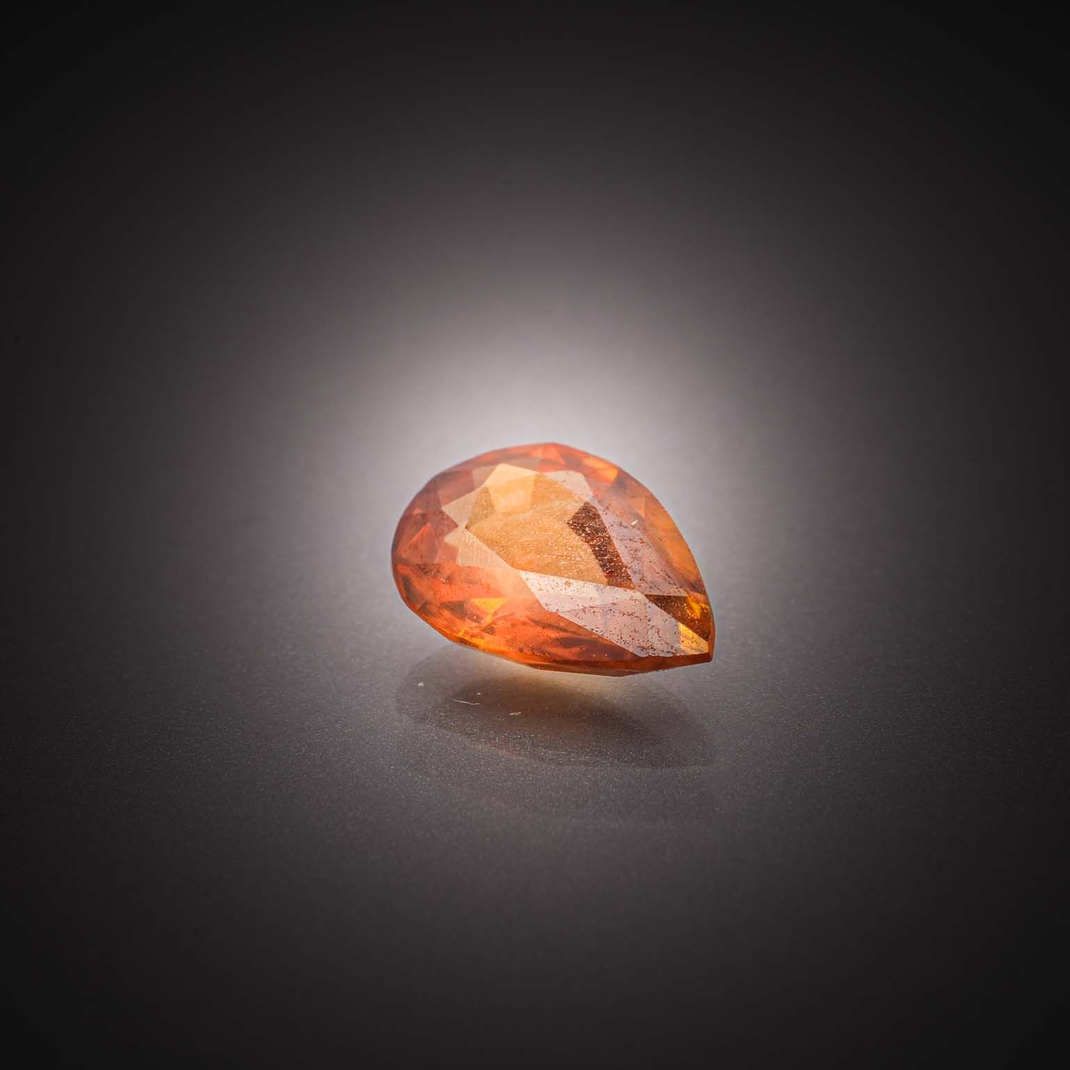 Amétrine poire sur papier. - Lazuli