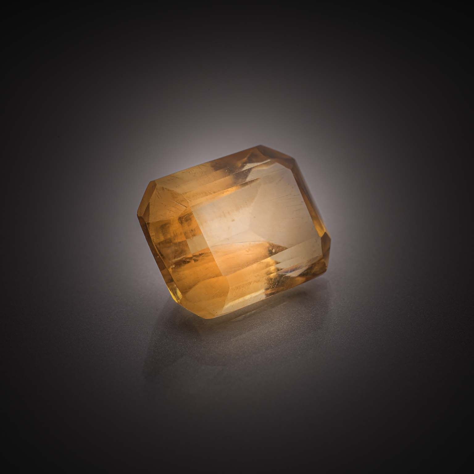 Quartz fumé ovale sur papier. - Lazuli