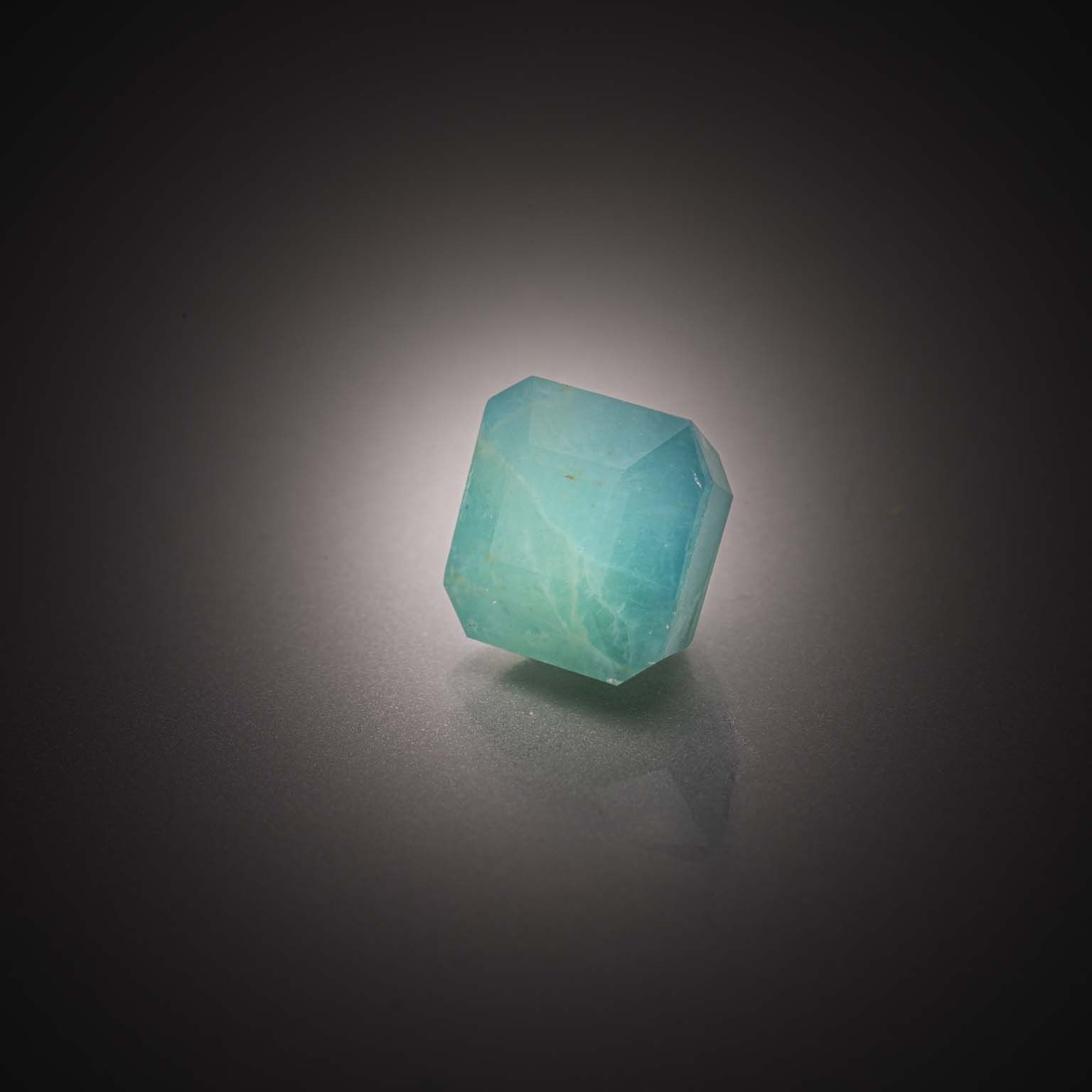 Rubis ovale sur papier. - Lazuli