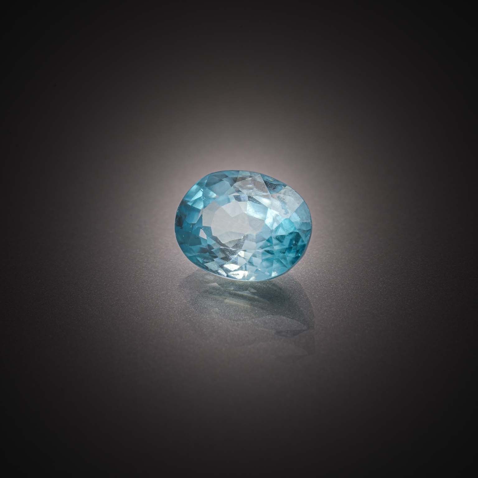 Lot de cinq saphirs ovales et poires sur papier. - Lazuli