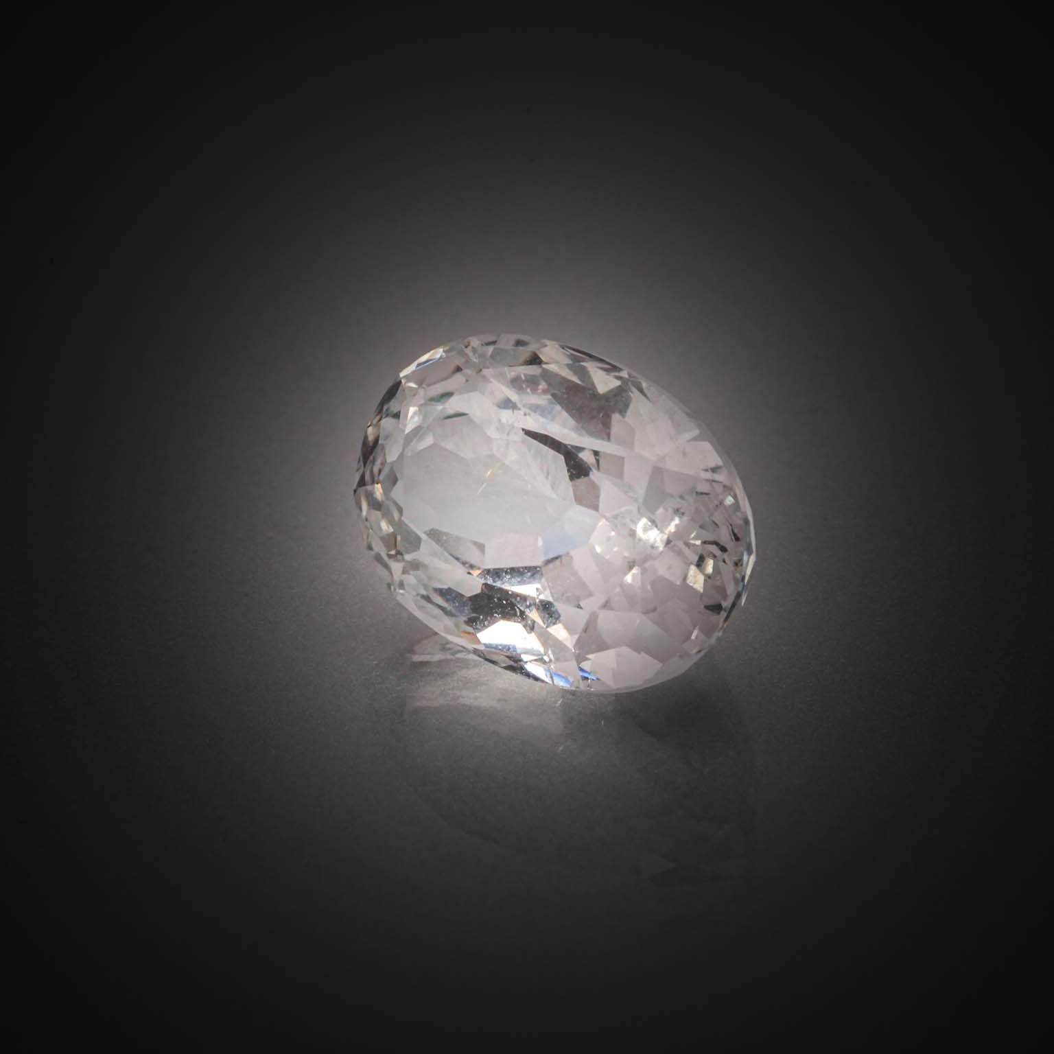 Citrine ovale sur papier. - Lazuli