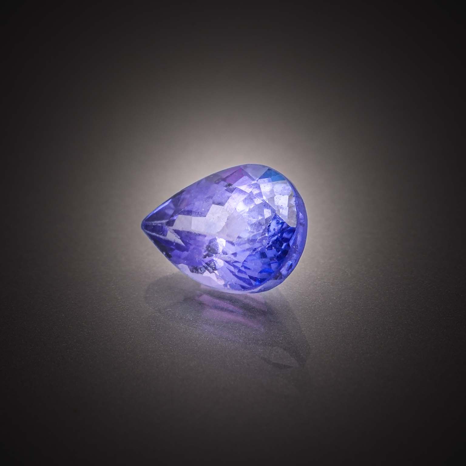 Aigue-marine coussin sur papier. - Lazuli