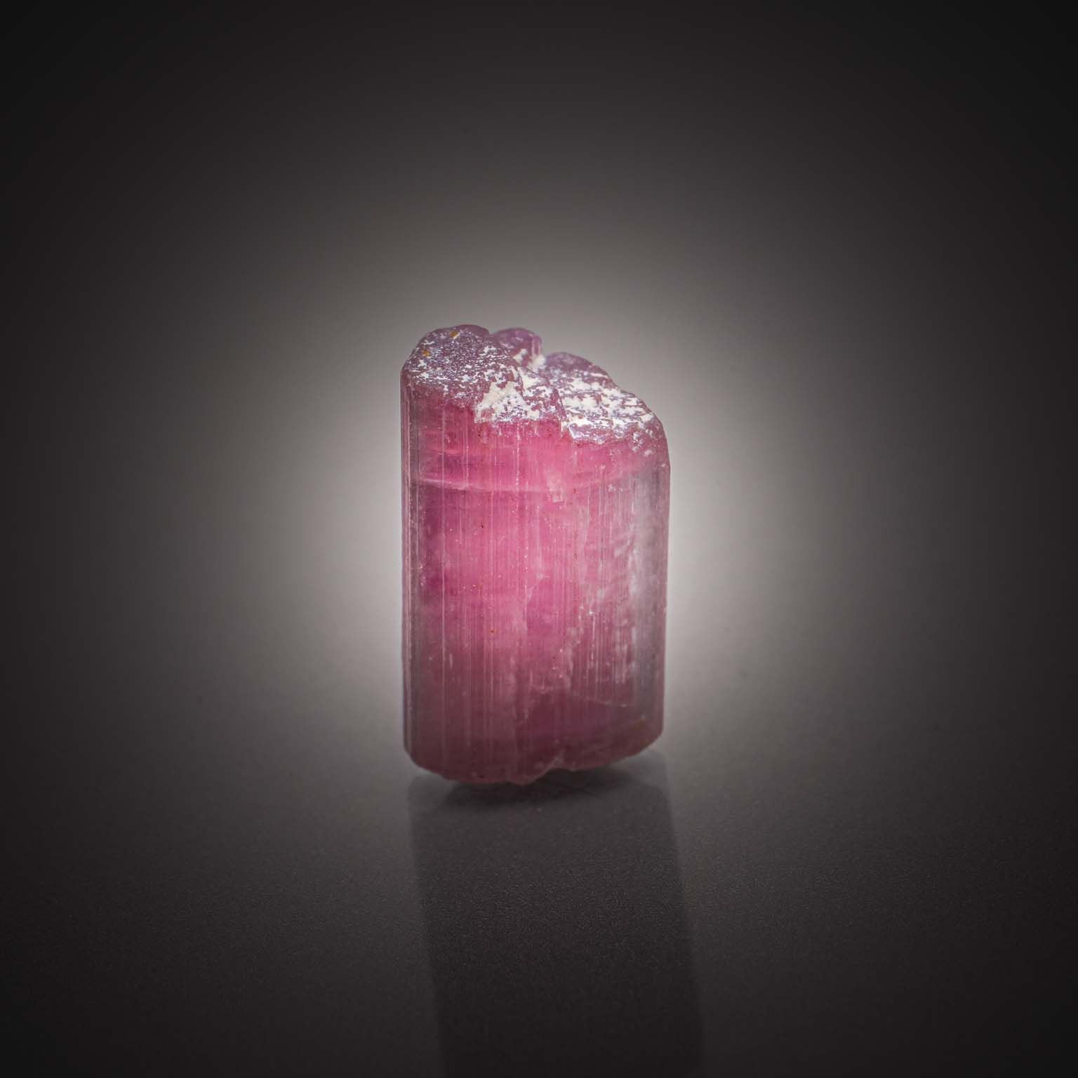 Scapolite poire sur papier. - Lazuli