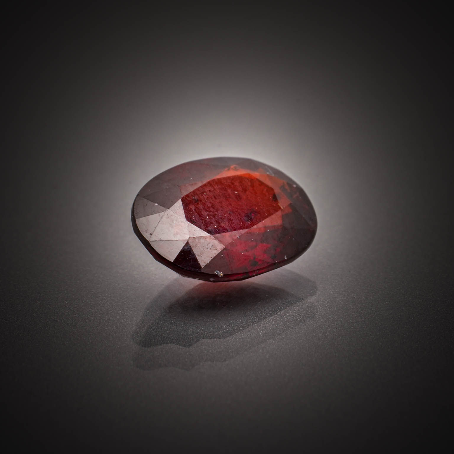 Zircon champagne coussin sur papier. - Lazuli