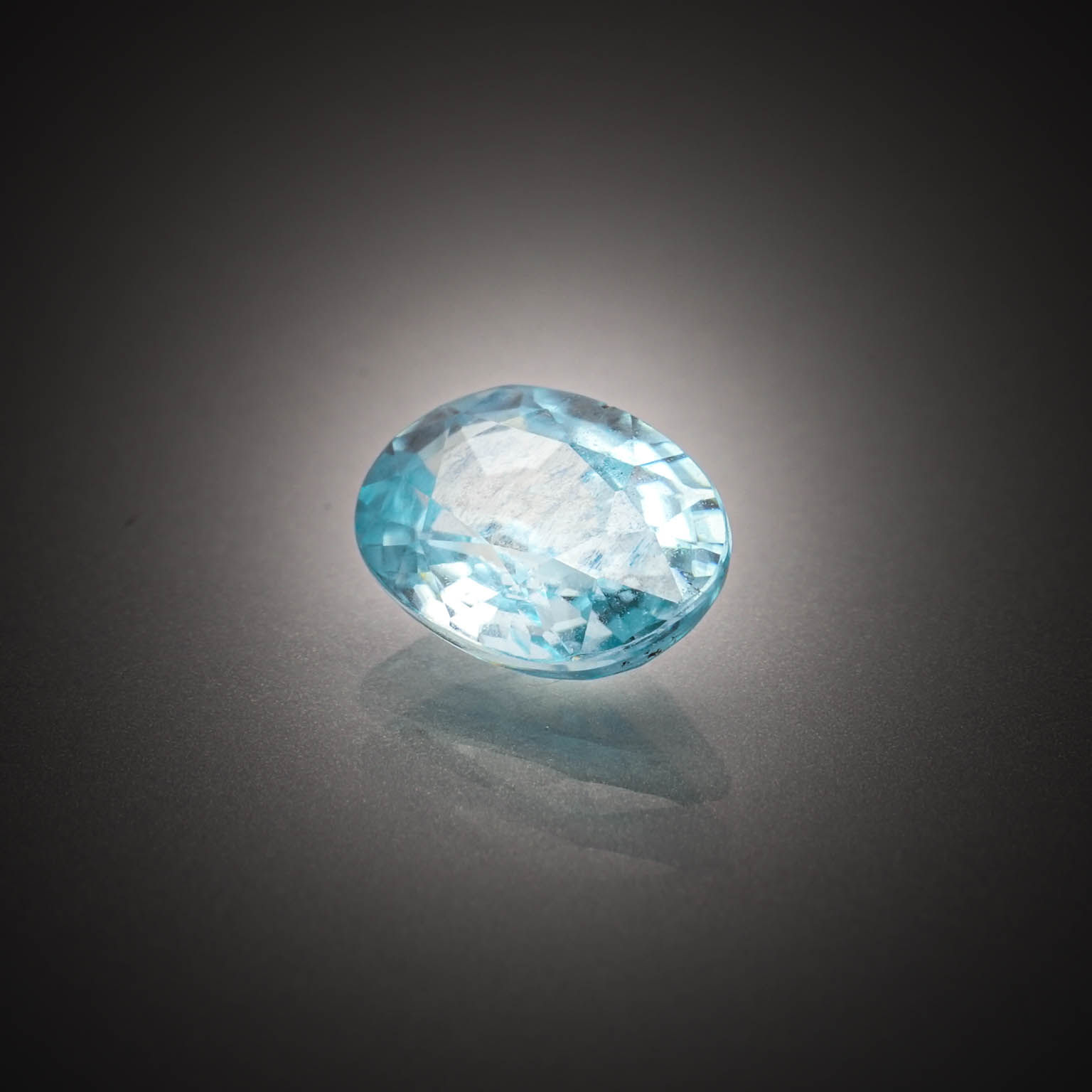 Lot de quatre tanzanites rondes cabochons sur papier. - Lazuli