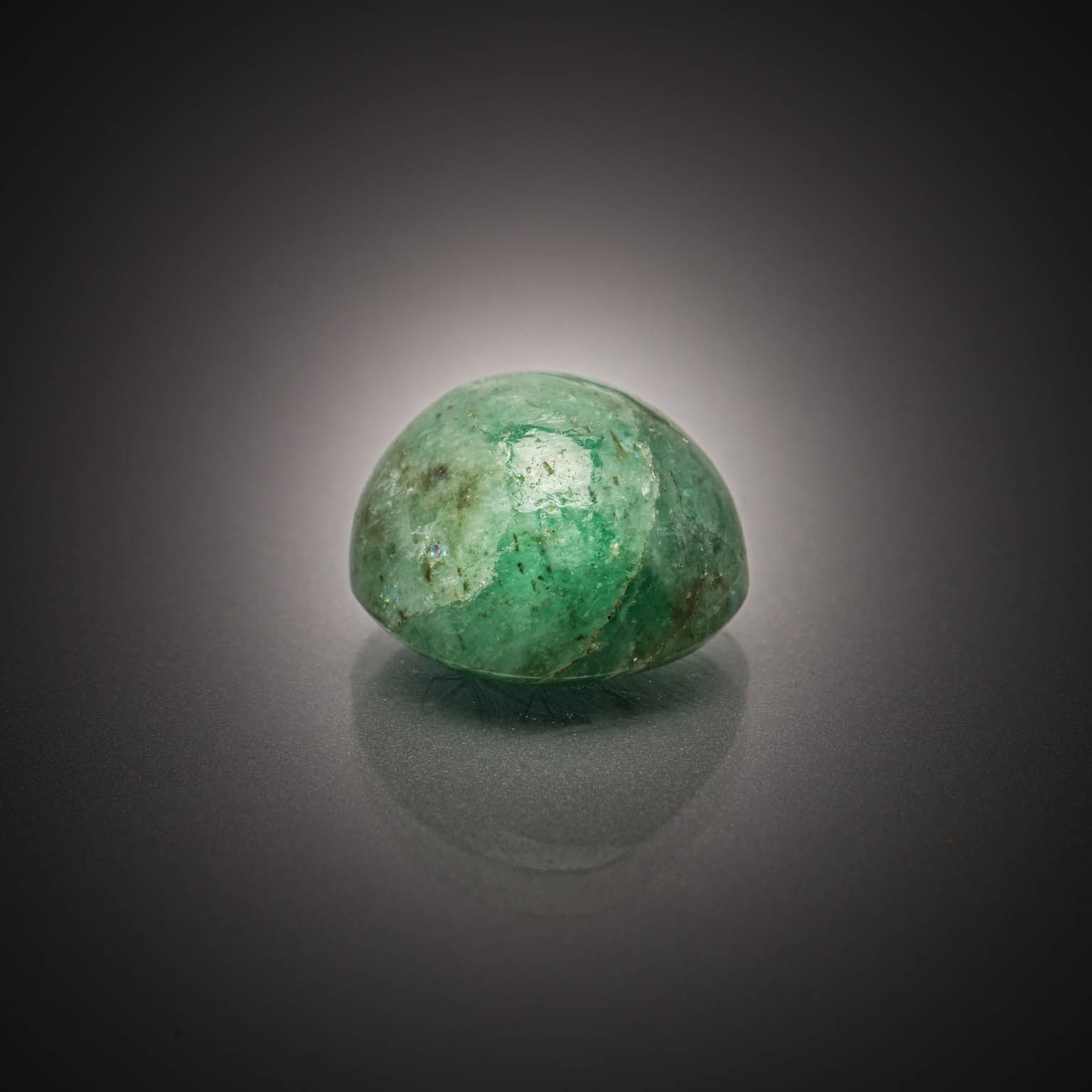 Scapolite jaune poire sur papier. - Lazuli