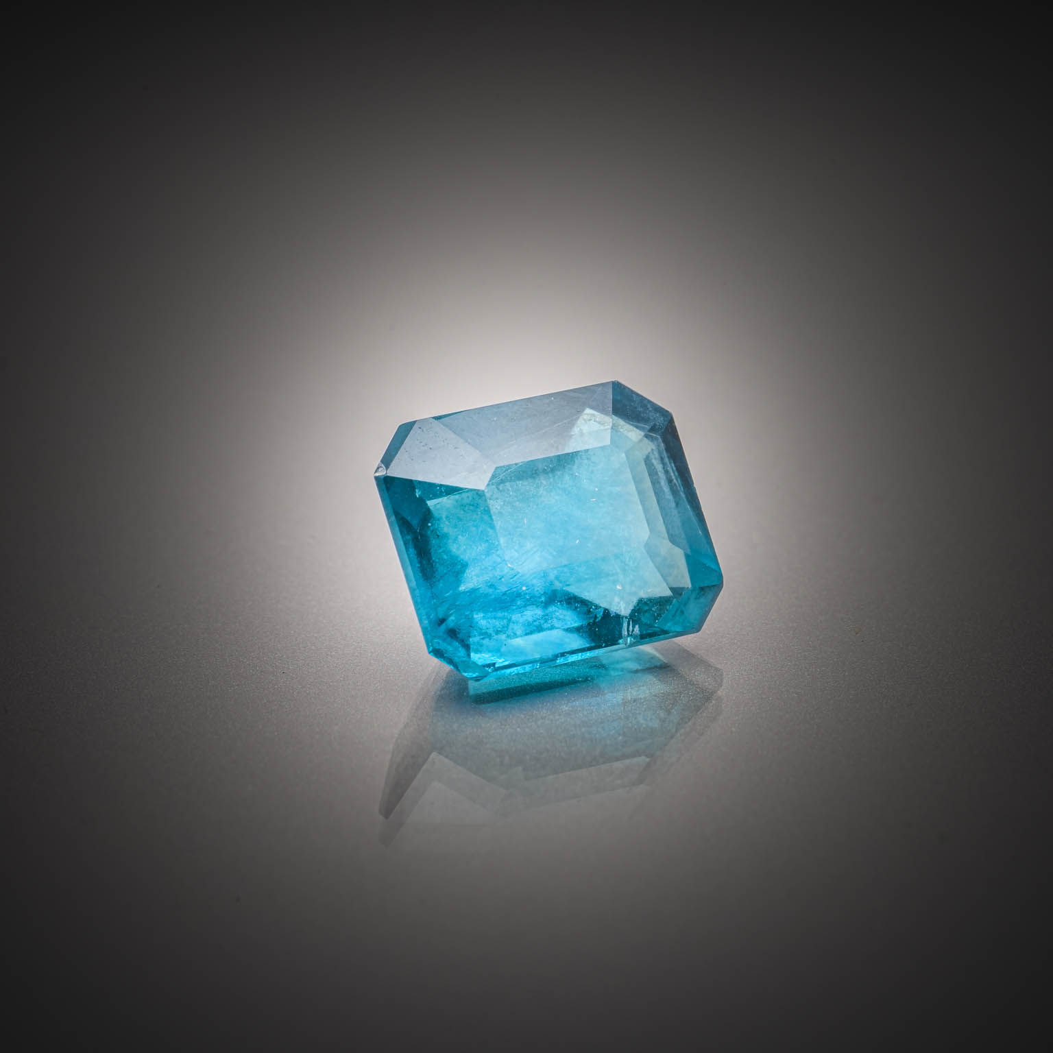 Fluorite verte (color change) octogonale sur papier. - Lazuli