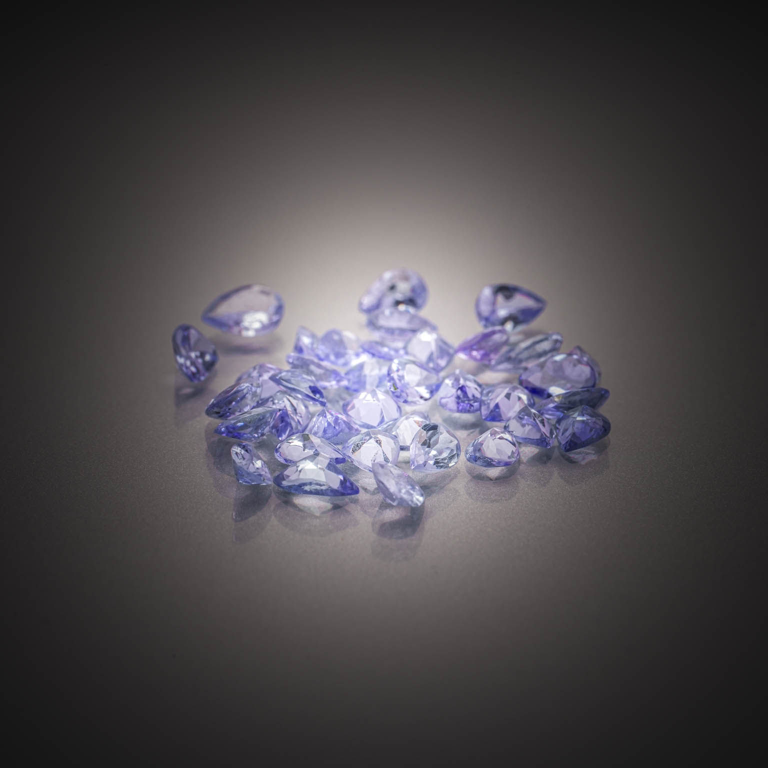 Lot de tanzanites poires sur papier. - Lazuli