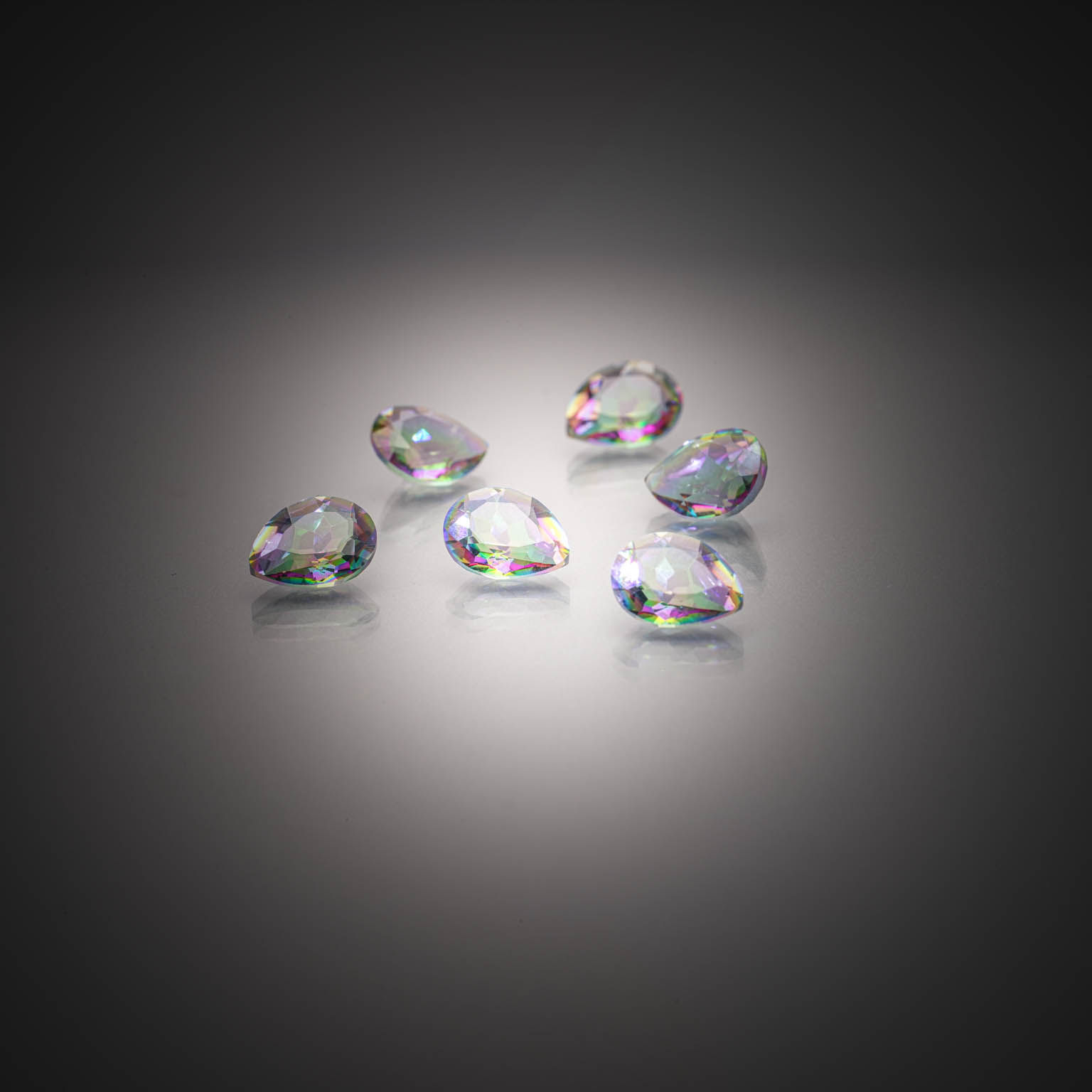 Lot de six quartz mystiques poires sur papier. - Lazuli