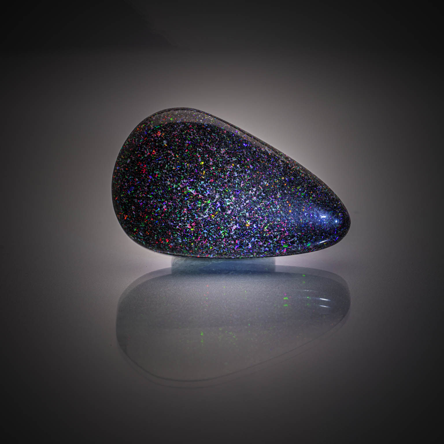 Appairage de tanzanites ovales cabochons sur papier. - Lazuli