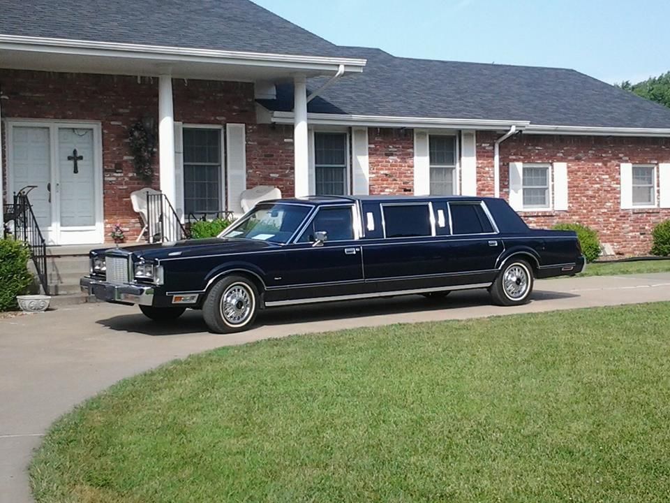 1987 Lincoln Town Car Upscale Luxury Limousine
